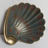 Shell cup in enameled brass