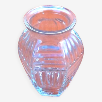 Vase hexagonal de style art déco   verre moulé transparent   décor géométrique