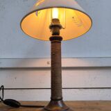 Table lamp in turned wood and rope