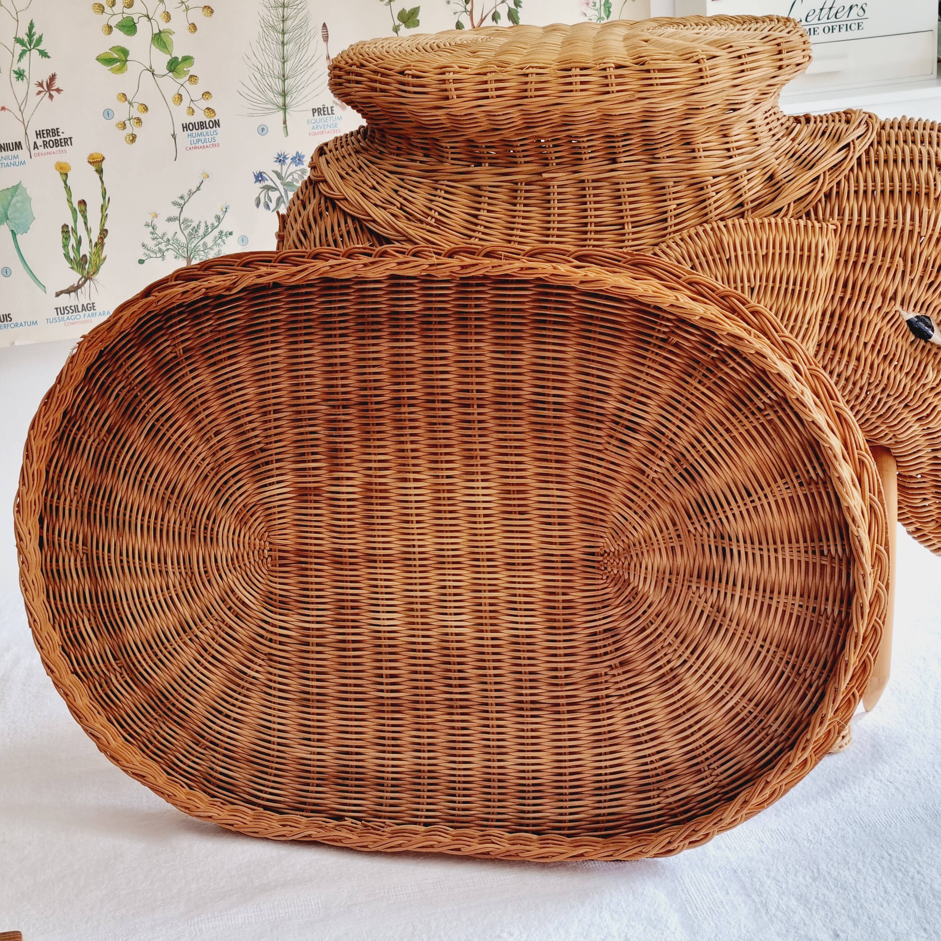 Side table or end of elephant sofa in wicker and rattan 70'