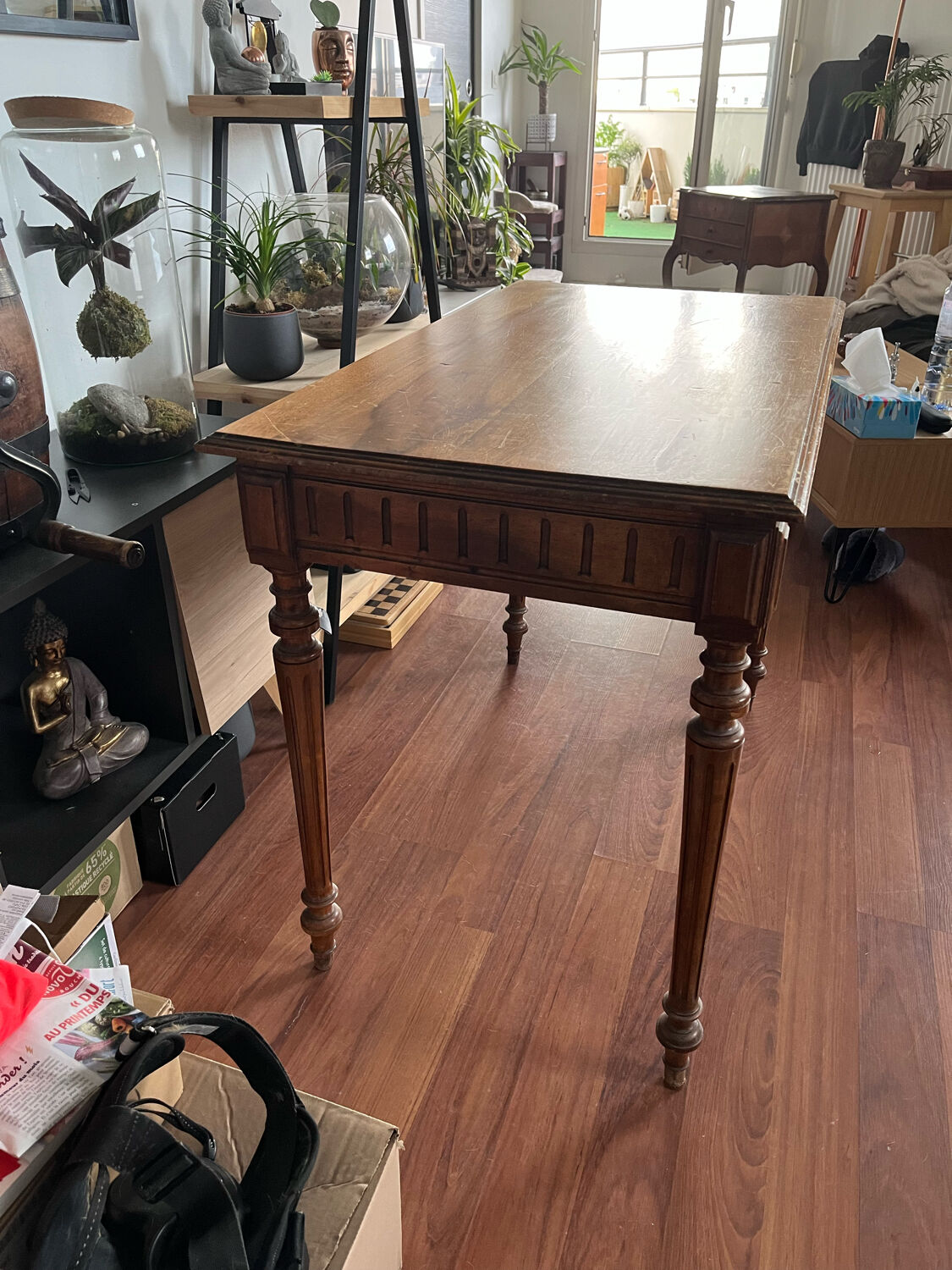 Classic style wooden desk