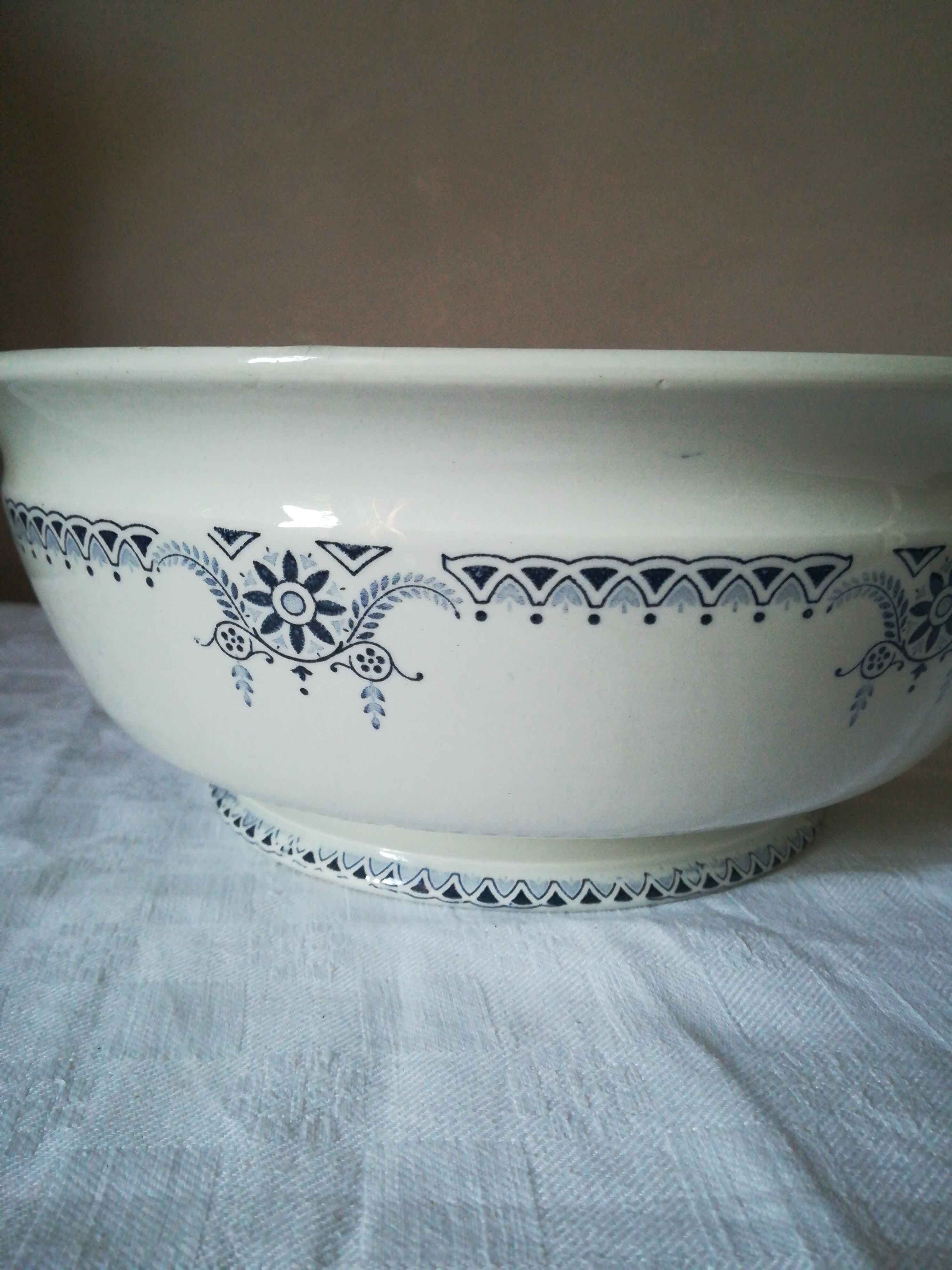 Saladier in Lunéville earthenware