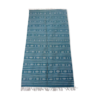 Kilim bleu et blanc fait à la main