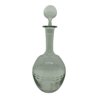 Engraved round decanter and its bubble top