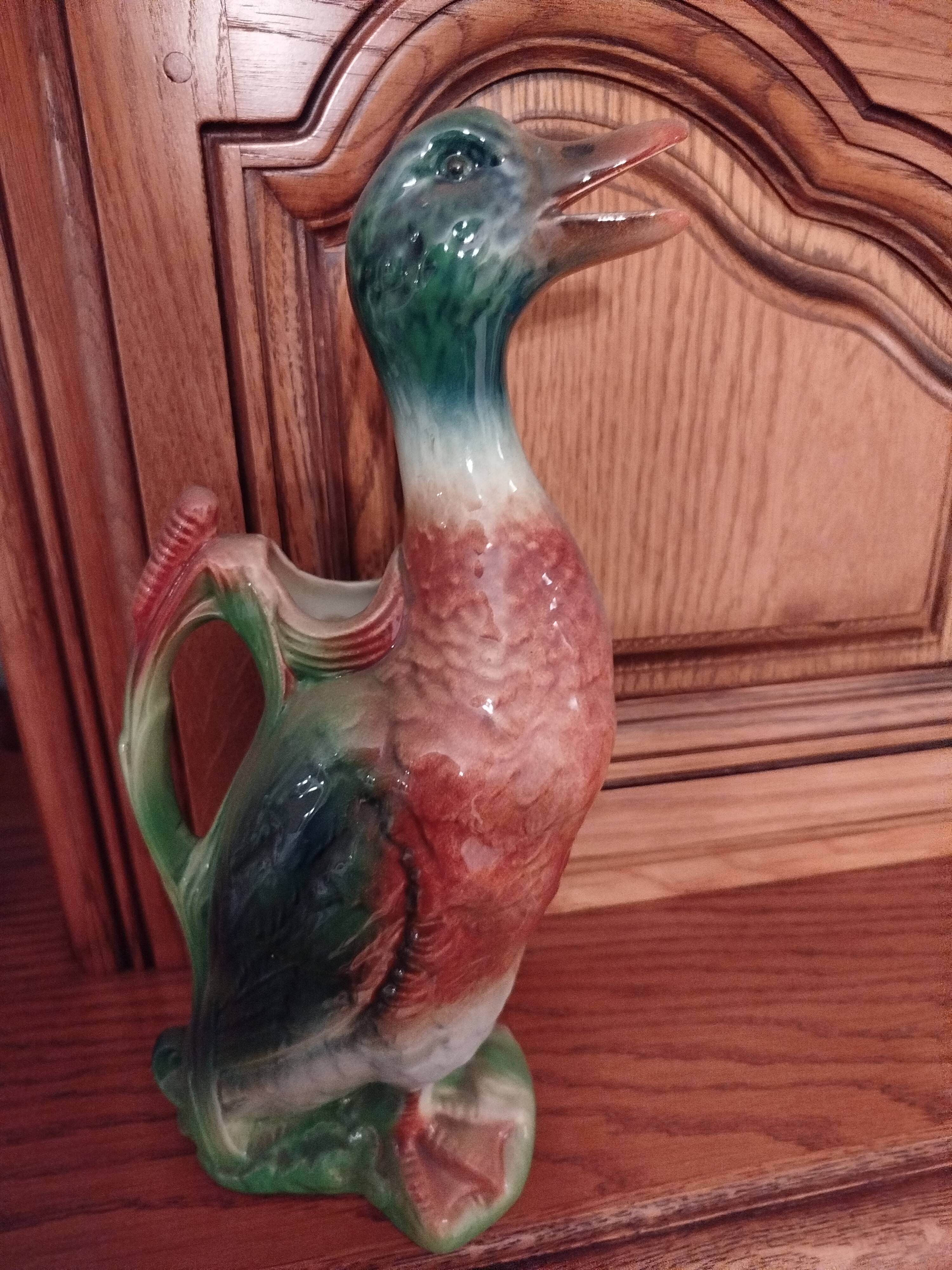 Duck pitcher