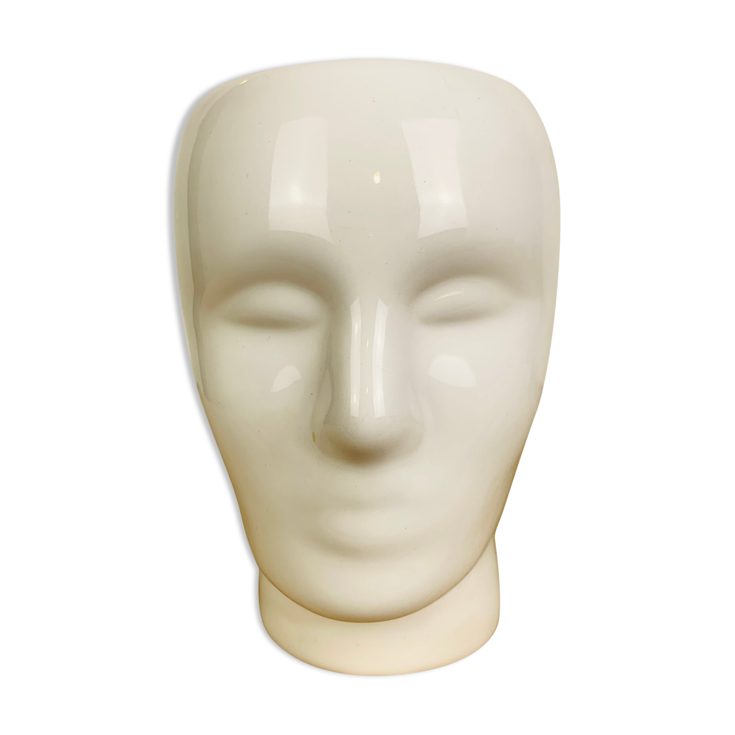 Vase or pot cover head in white ceramic