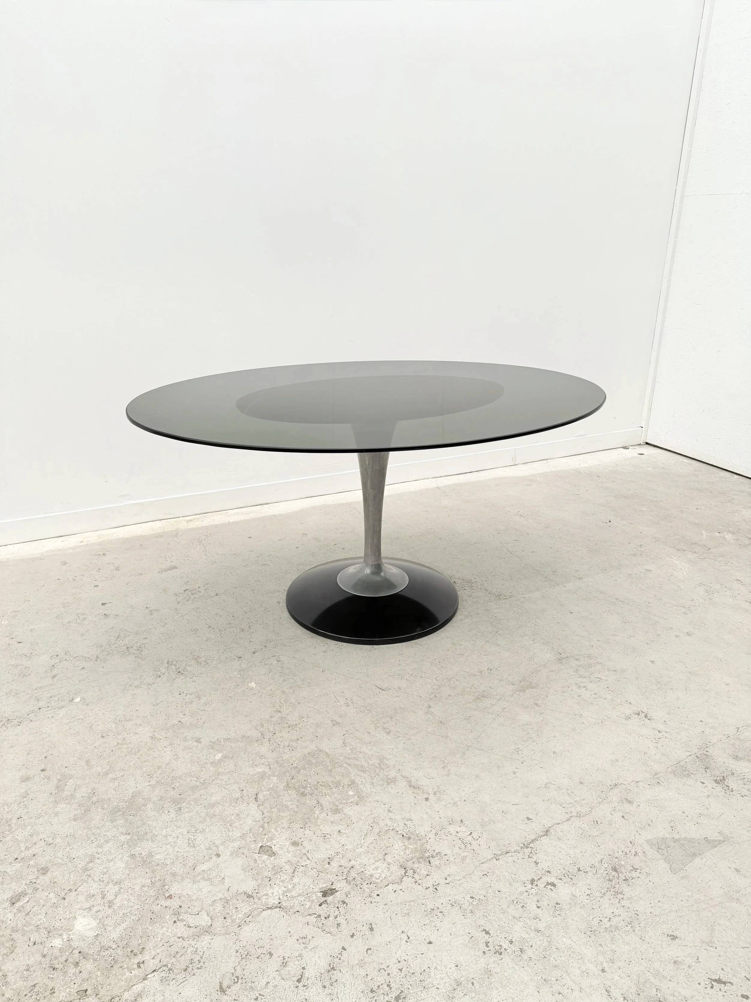 Tulip oval table by Chromcraft in plexiglass and aluminium, USA 1970.
