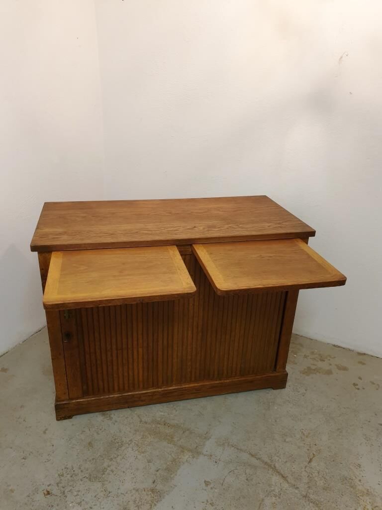 Meuble à rideau