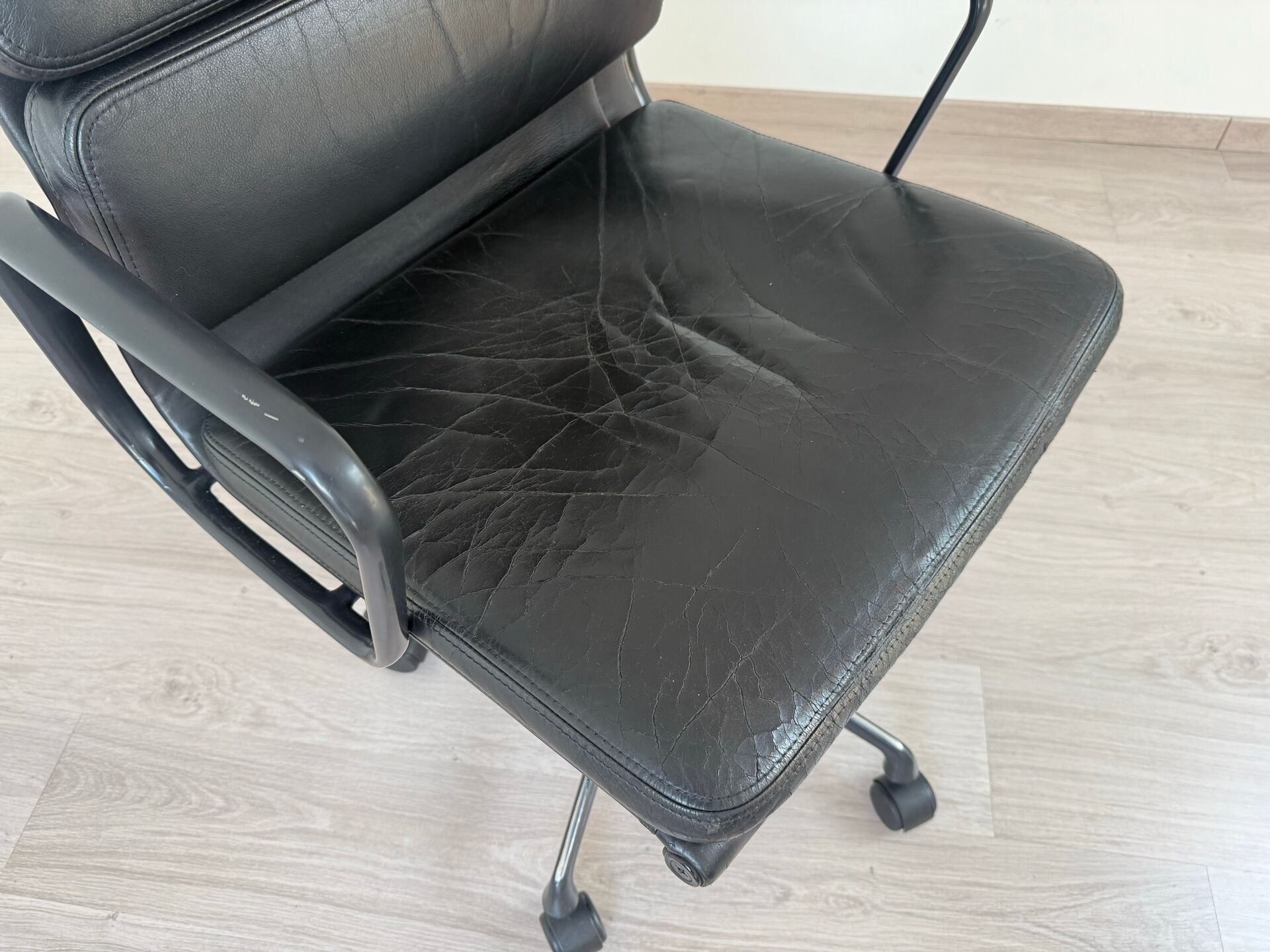 Fauteuil de bureau Eames Vitra EA 227 années 70