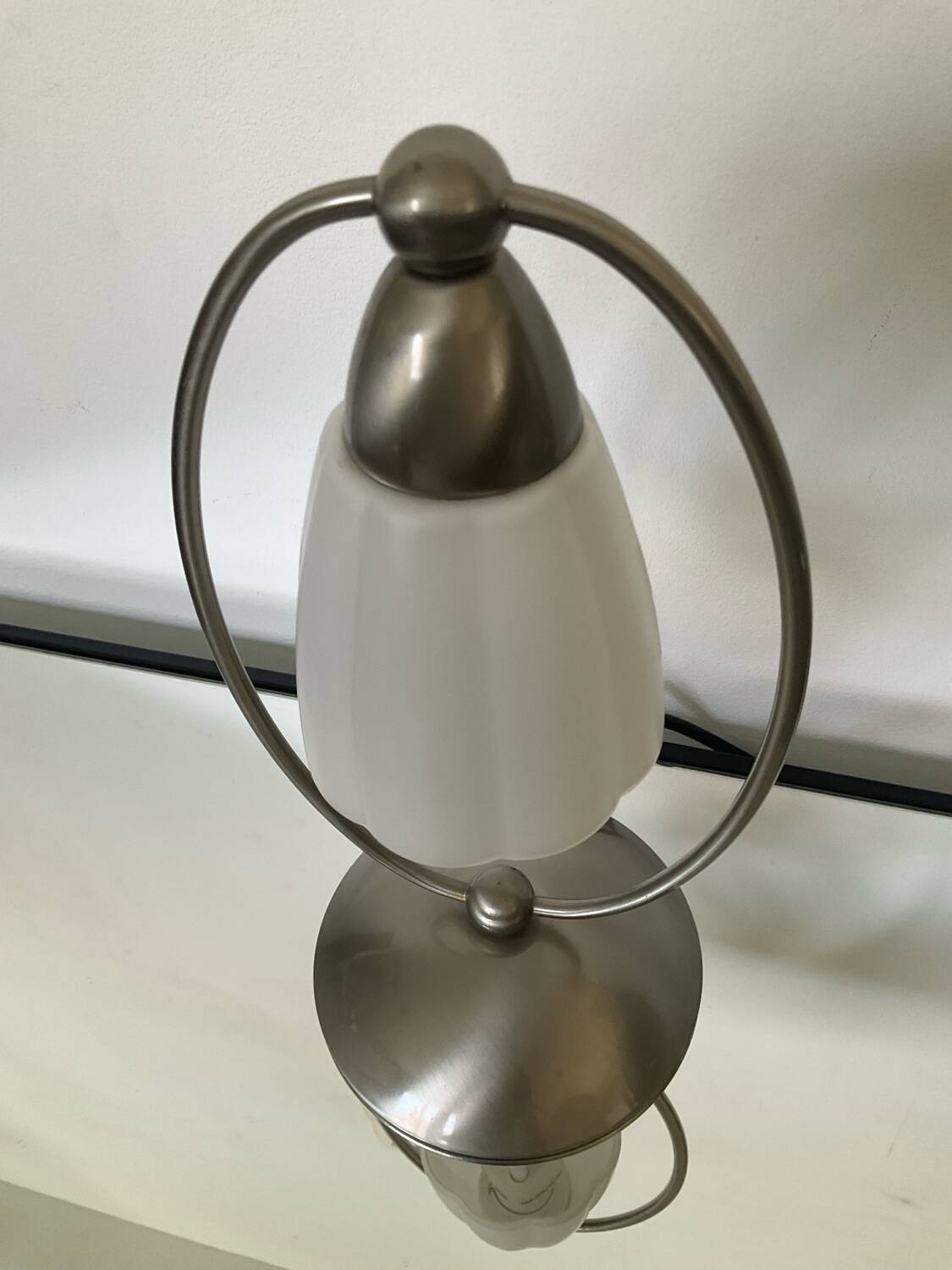Lampe vintage en opaline et aluminium brossé