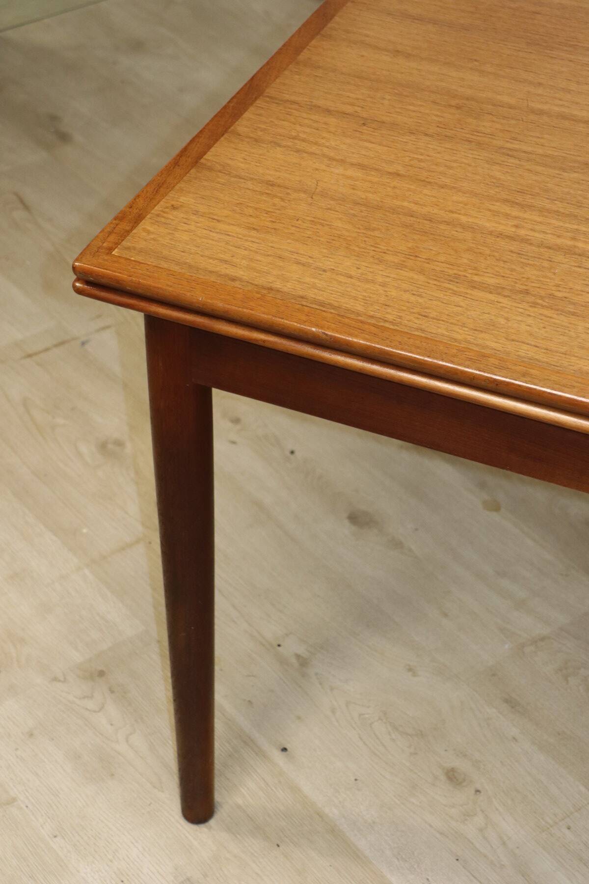 Danish Scandinavian extendable dining table in teak, 1960.