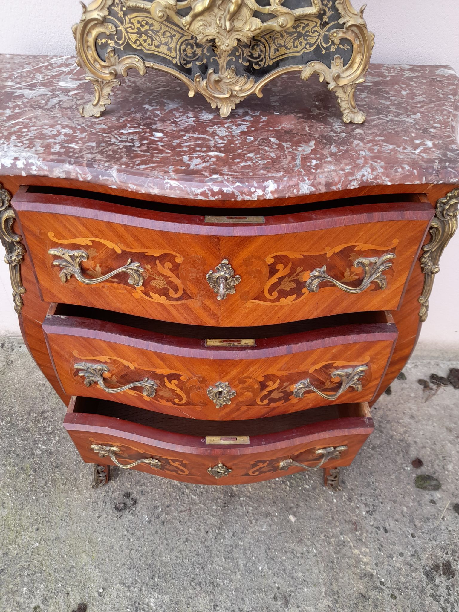 Louis xv style chest of drawers in rosewood marquetry