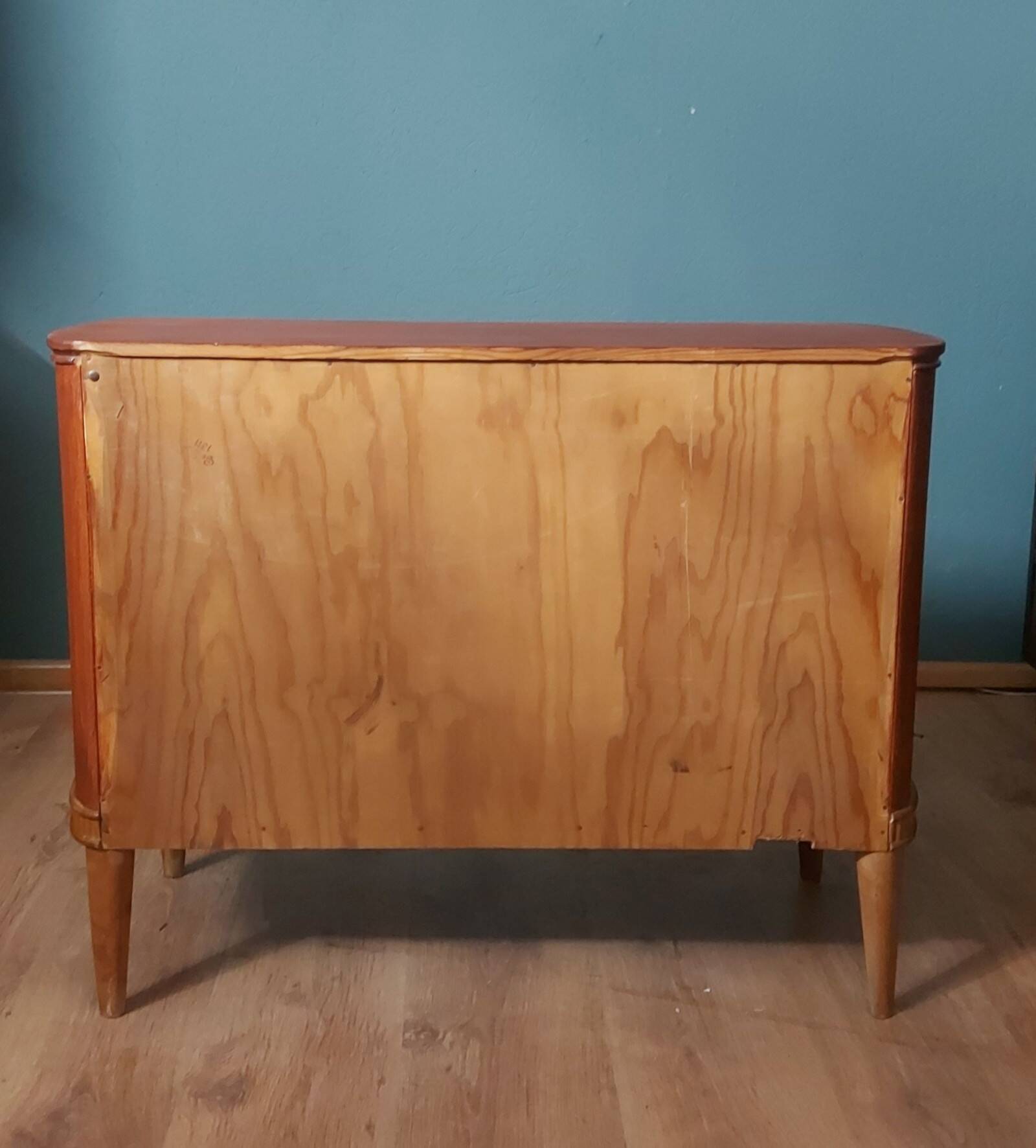 Commode scandinave en frêne des années 1950