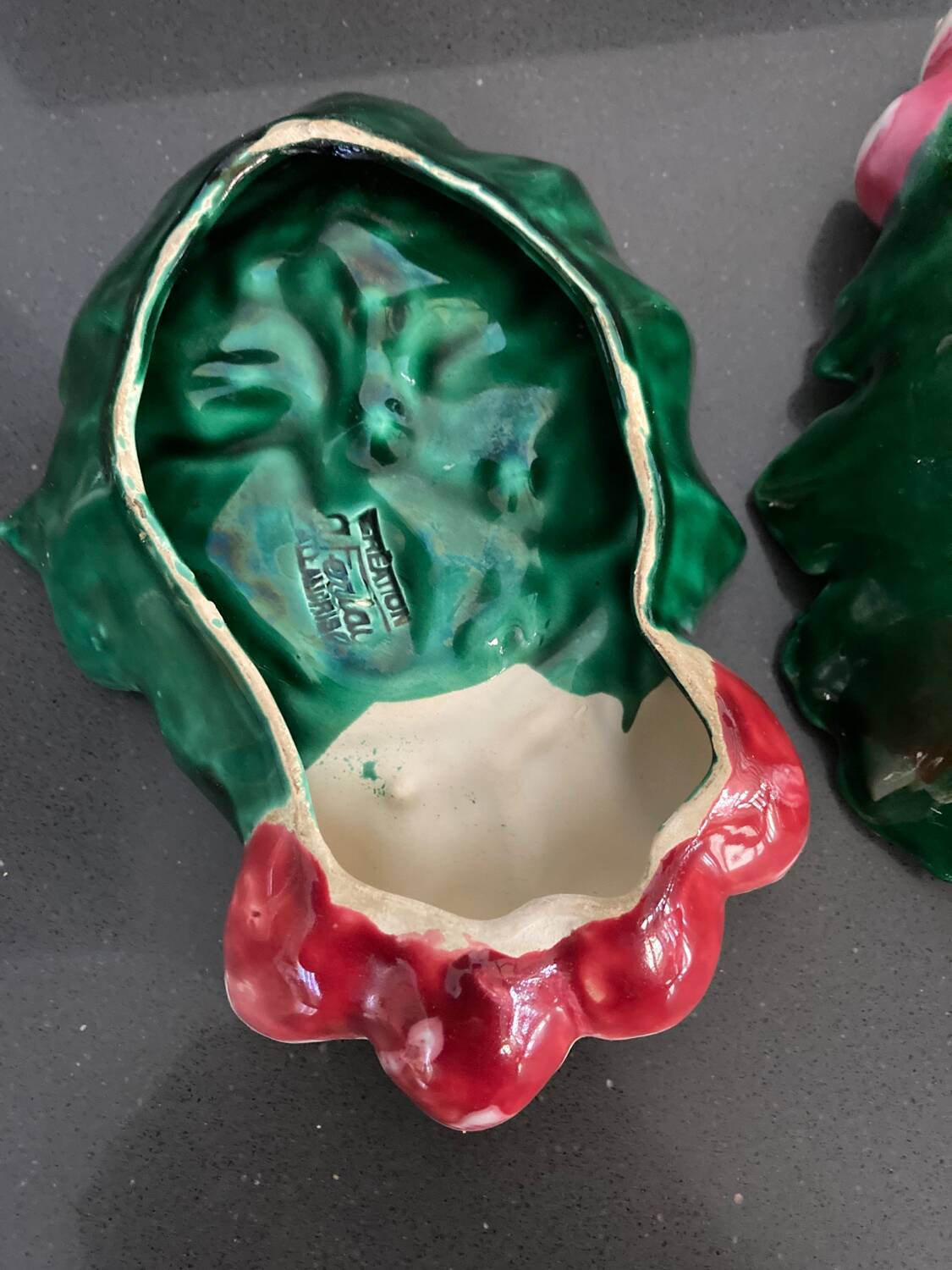 Pair of “Radis” barbotine dishes in Vallauris