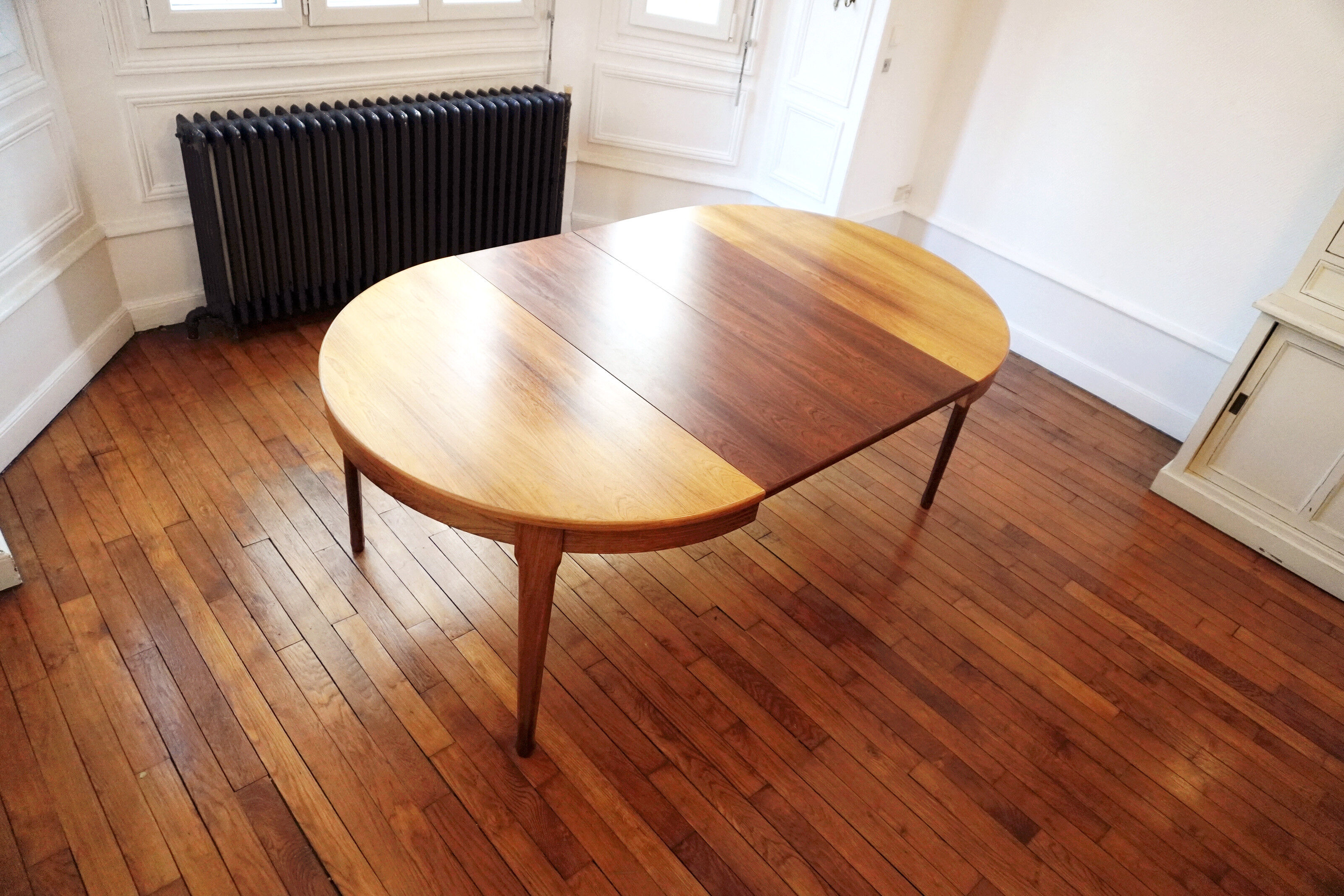 Baumann dining table