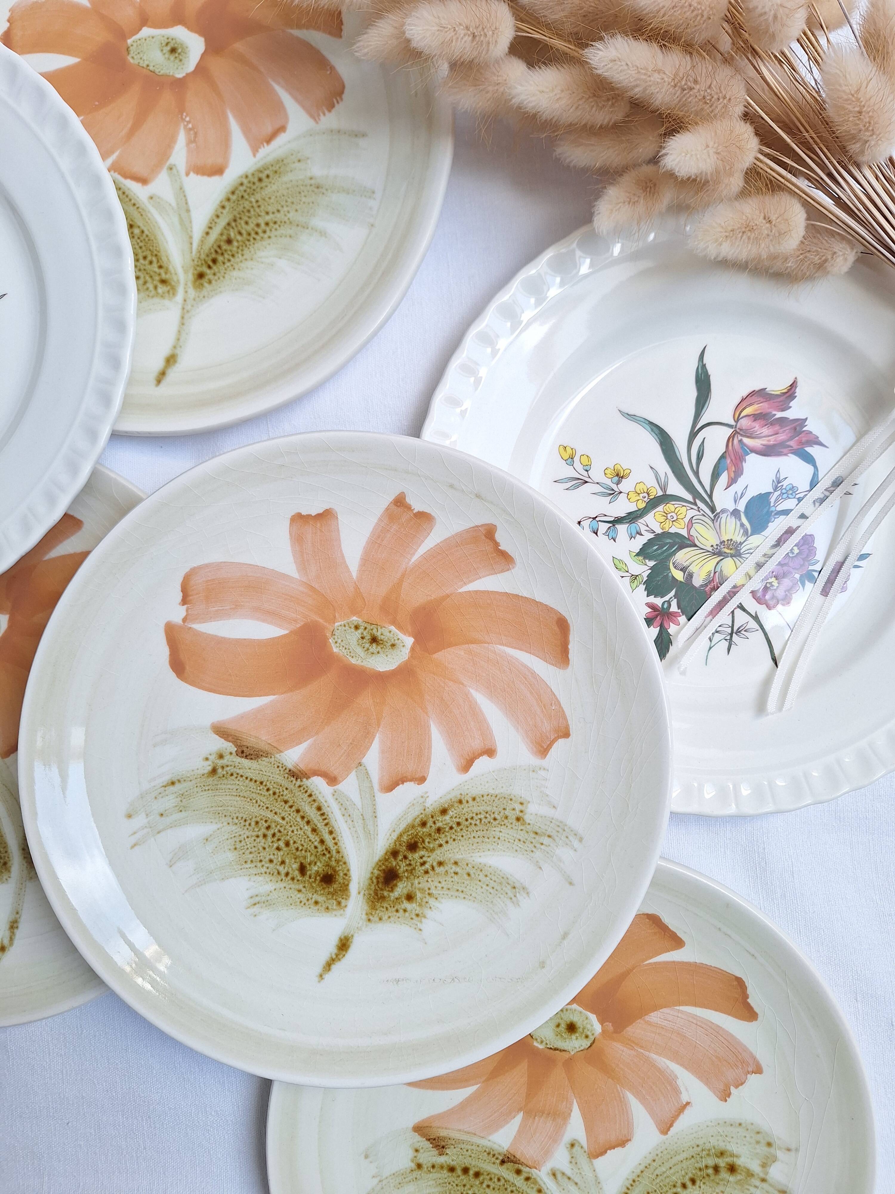 Assiettes à dessert avec fleurs St Amand et Galluis