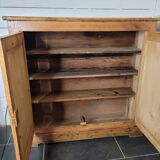 Old 2-door fir sideboard, 104×31cms