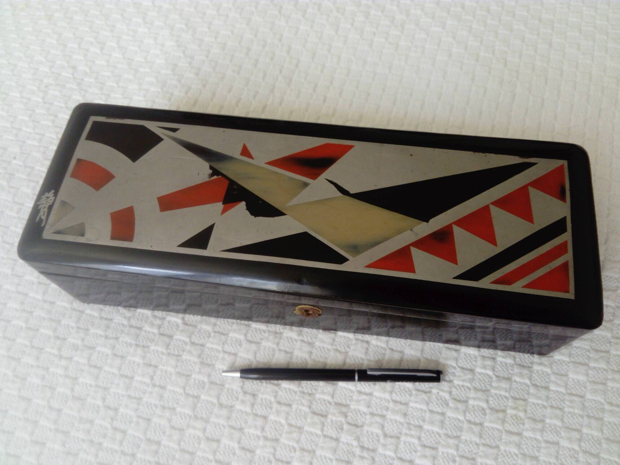 Old lacquered wooden glove box/box with Art Deco geometric decoration. Japan