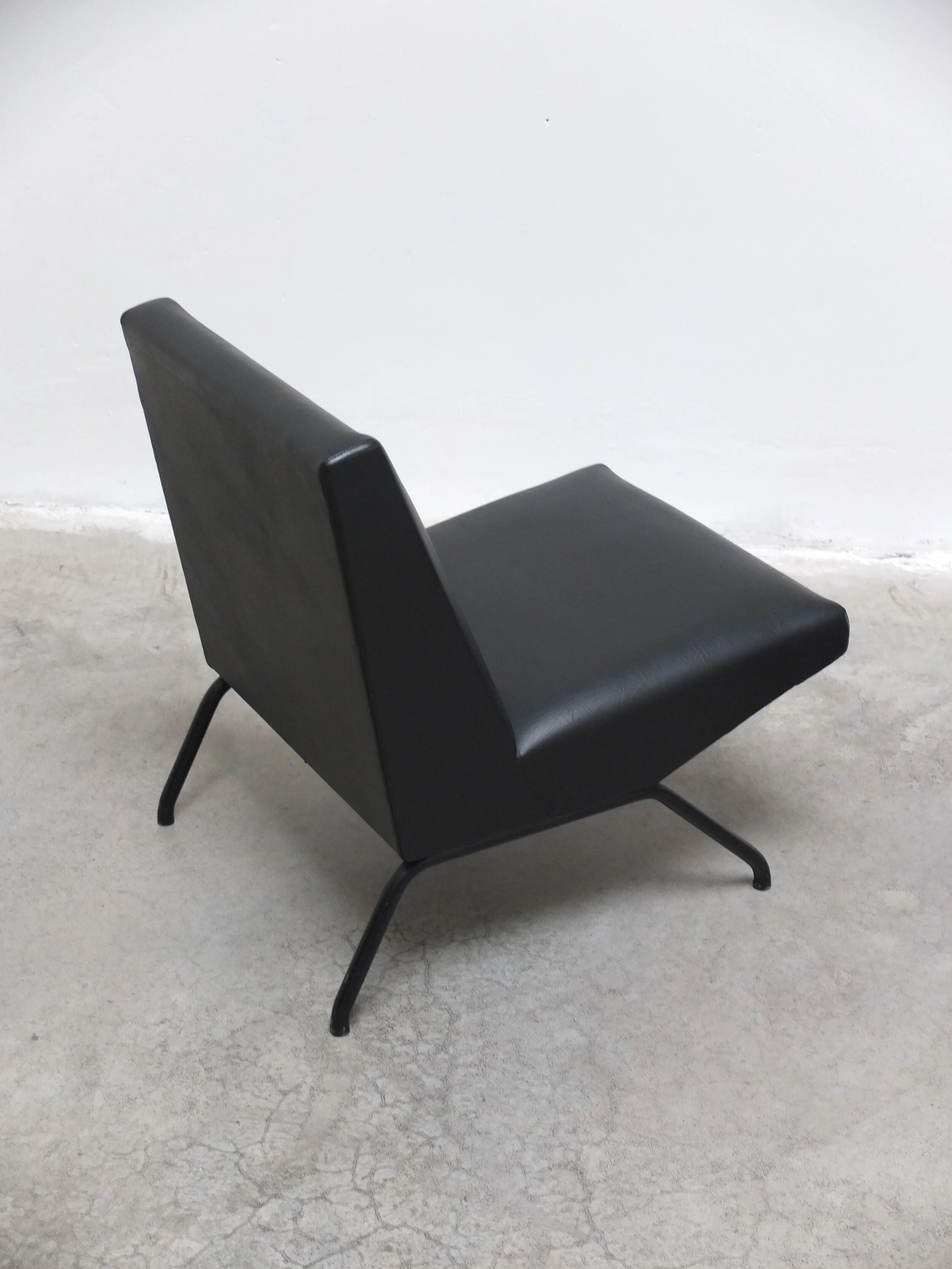 Pair of 'Visiteur' easy chairs by Pierre Guariche for Meurop, 1961