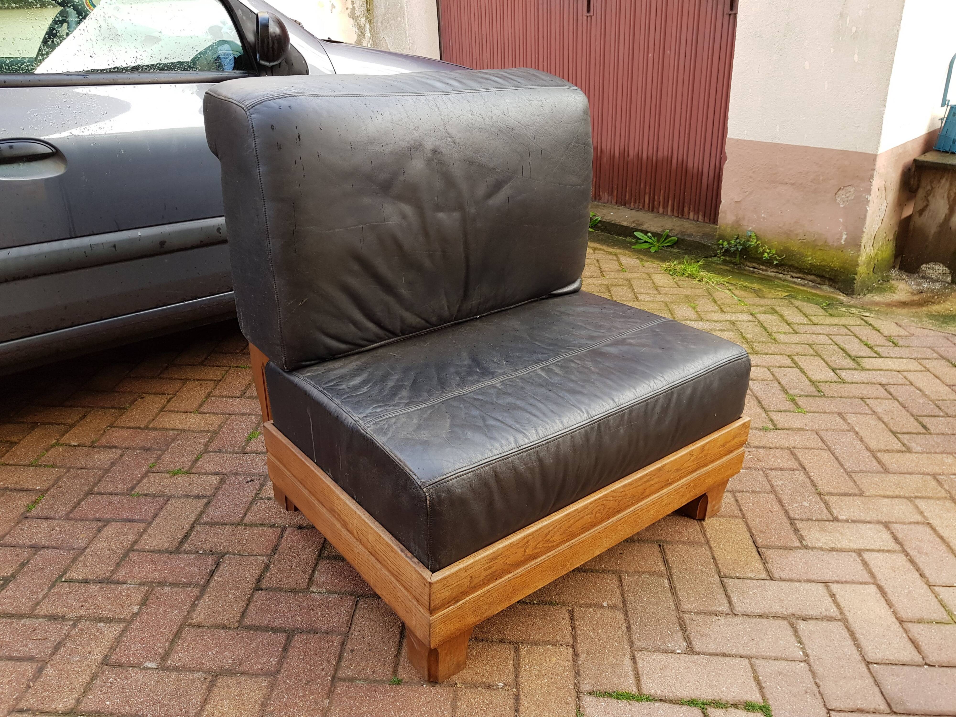 Chauffeuse en bois et cuir par Gérard Guermonprez, années 60