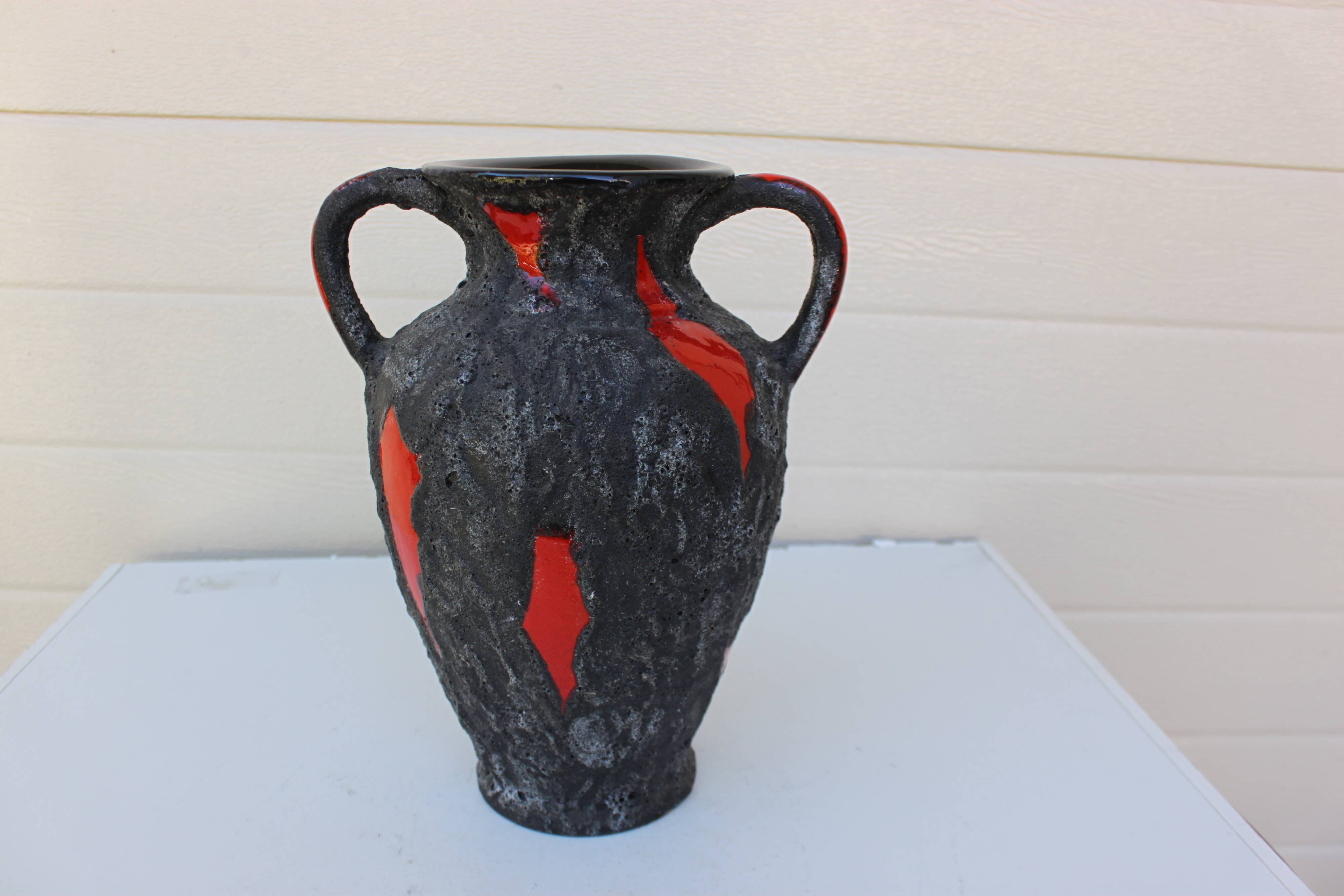vase 1970 deux anses orange et noir