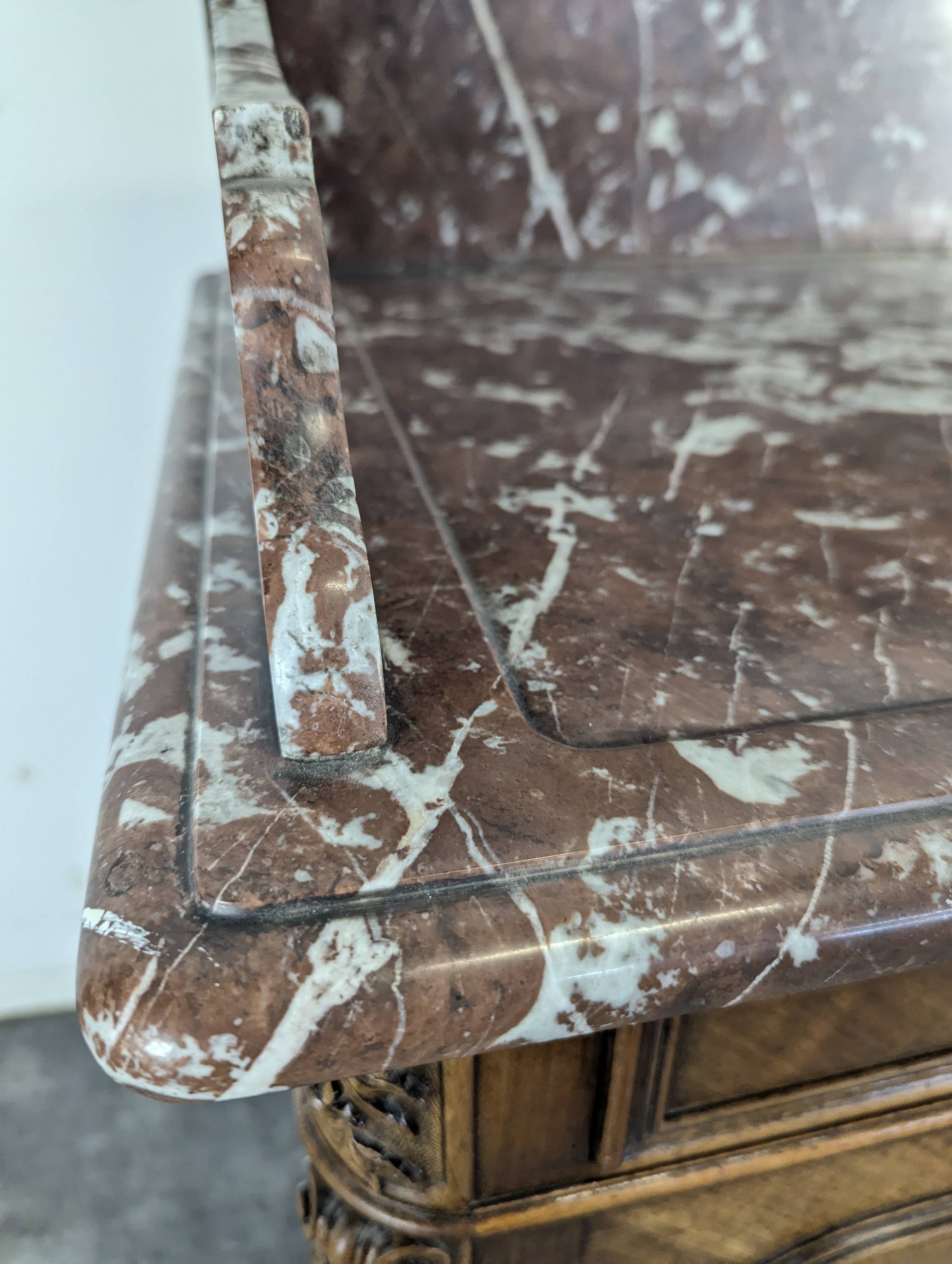 Meuble de salle de bain de style Louis XV