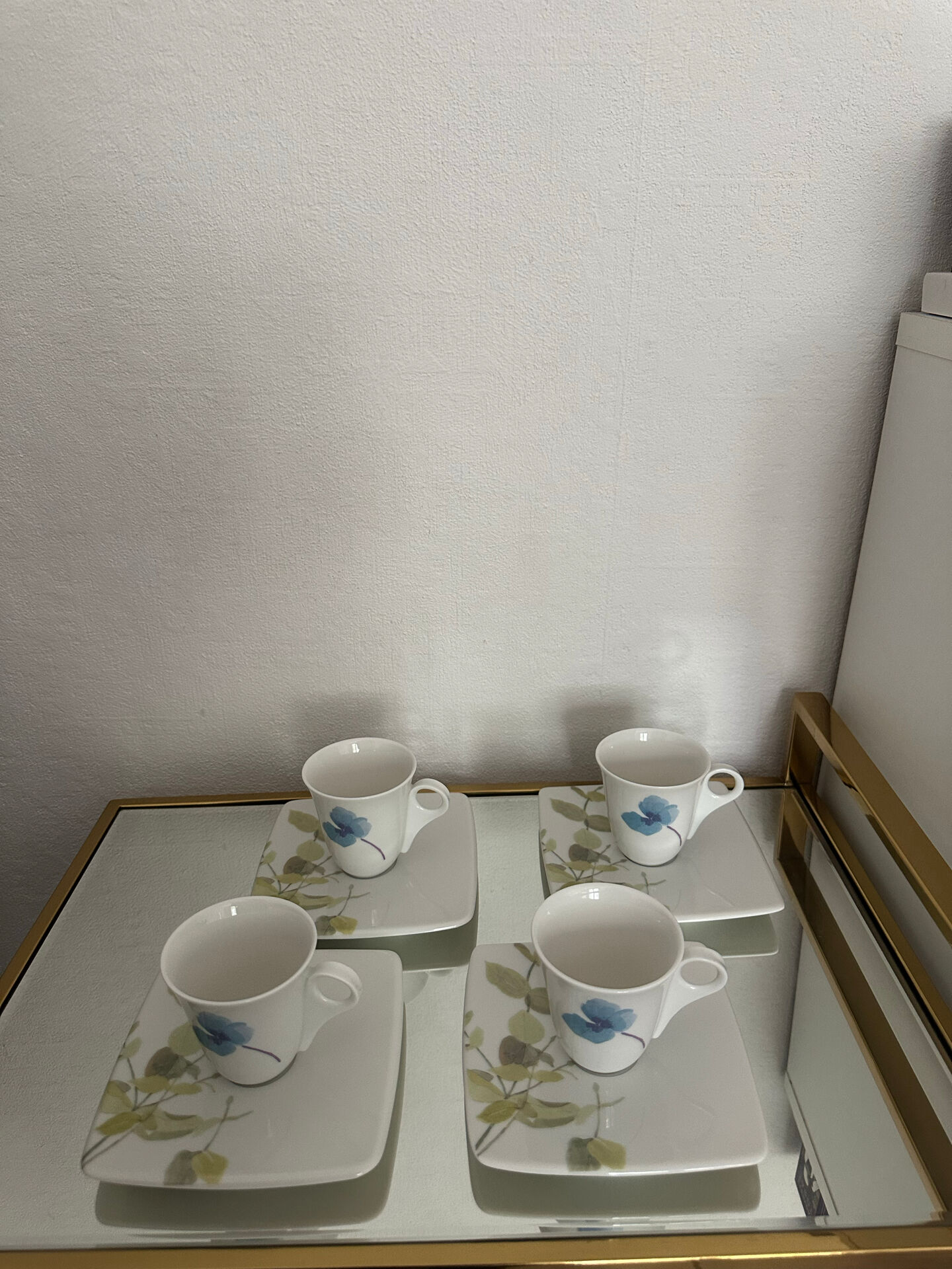 Set of 4 Limoges porcelain coffee cups "Hortensia" Guy Degrenne