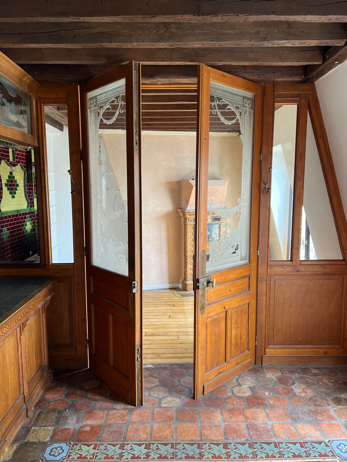 Pair of engraved glass doors