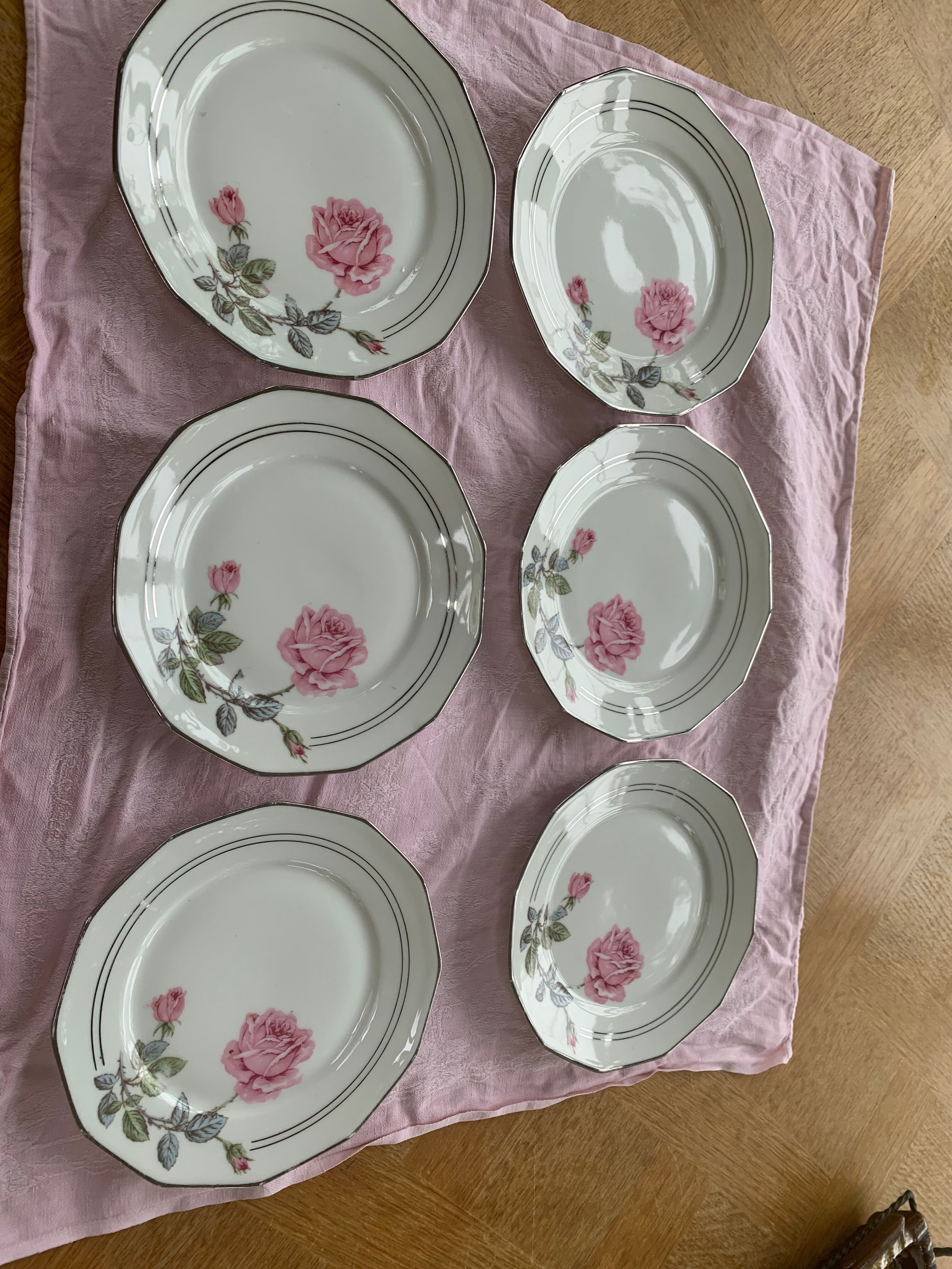 6 dessert plates in white porcelain with art deco rose pattern