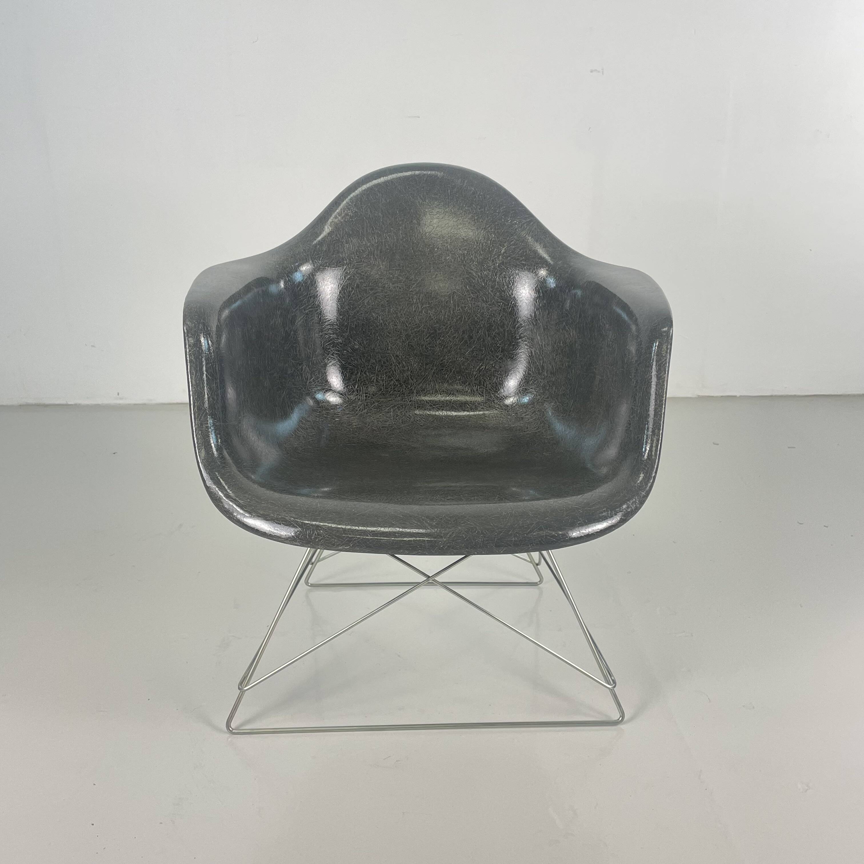Eames Herman Miller 1950s LAR armchair in elephant grey on cats cradle black base
