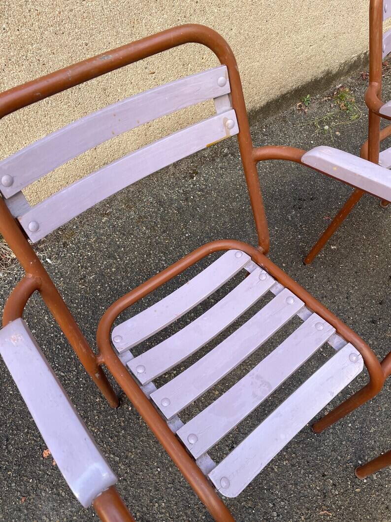 4 Chaises style tolix vintage -en métal et bois. 1950s. Vintage français. - jolie patine - intérieur ou extérieur couvert - peinture