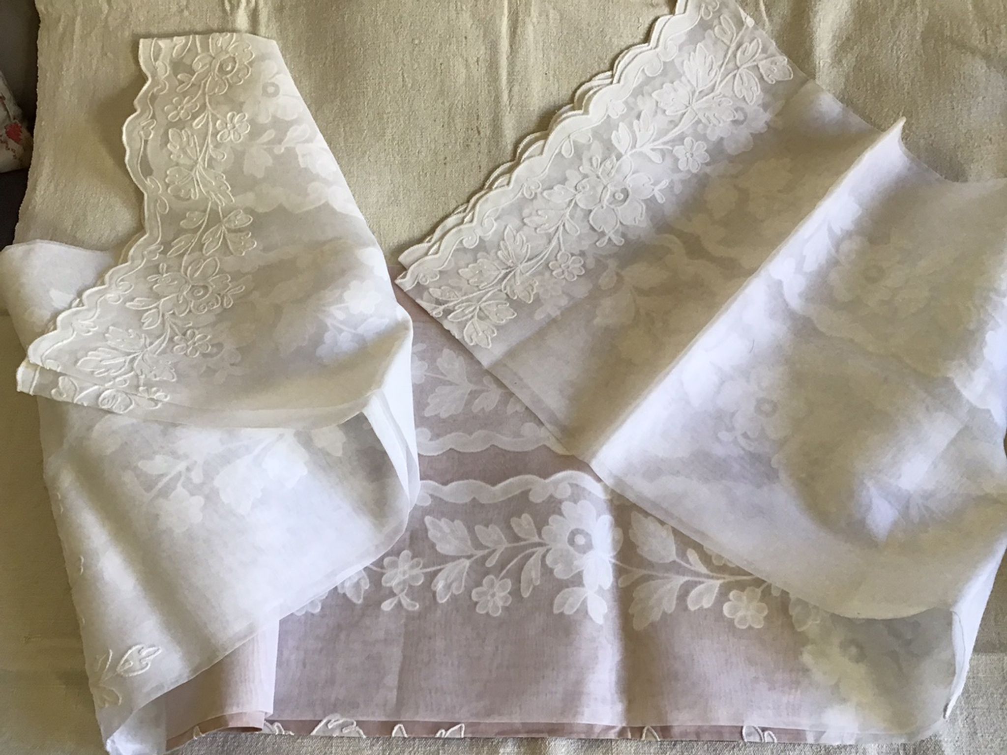 Nappe de cérémonie en organza blanc