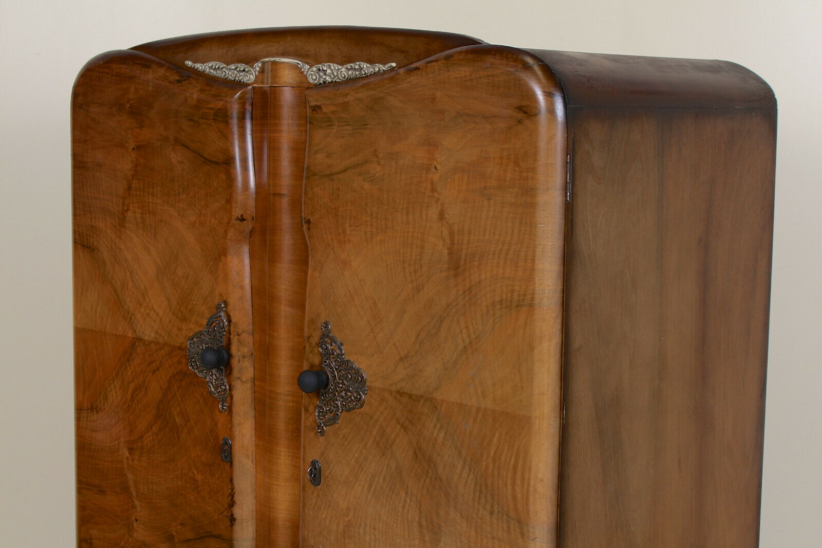 Wardrobe compactum Walnut art deco period