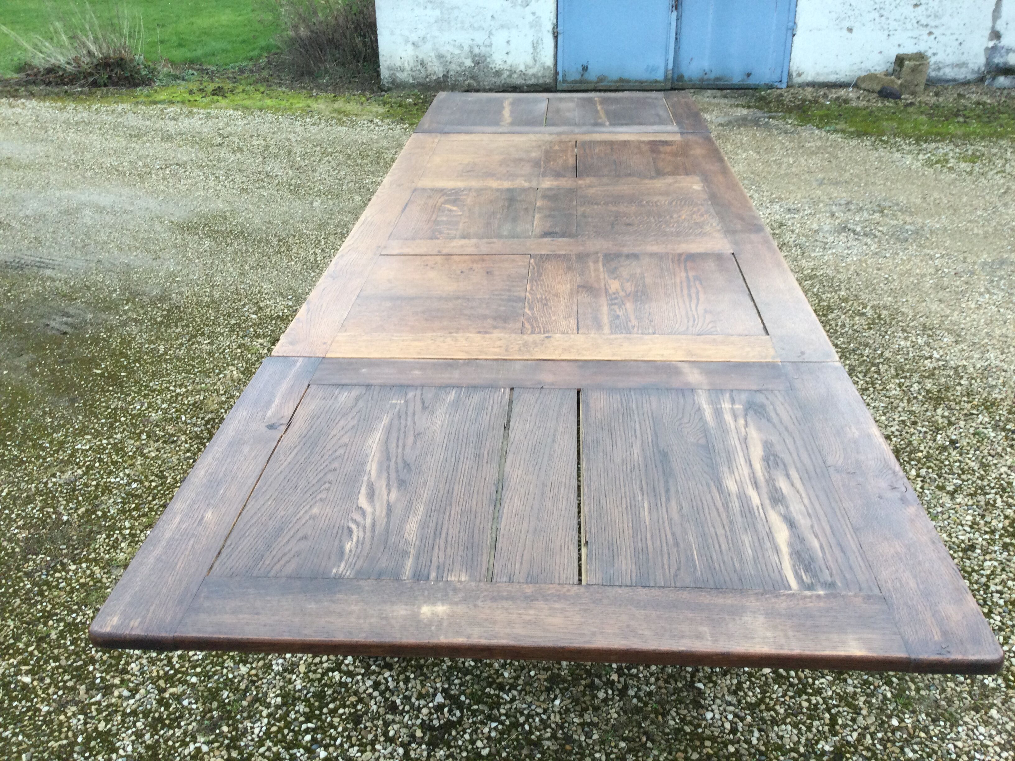 Farm table