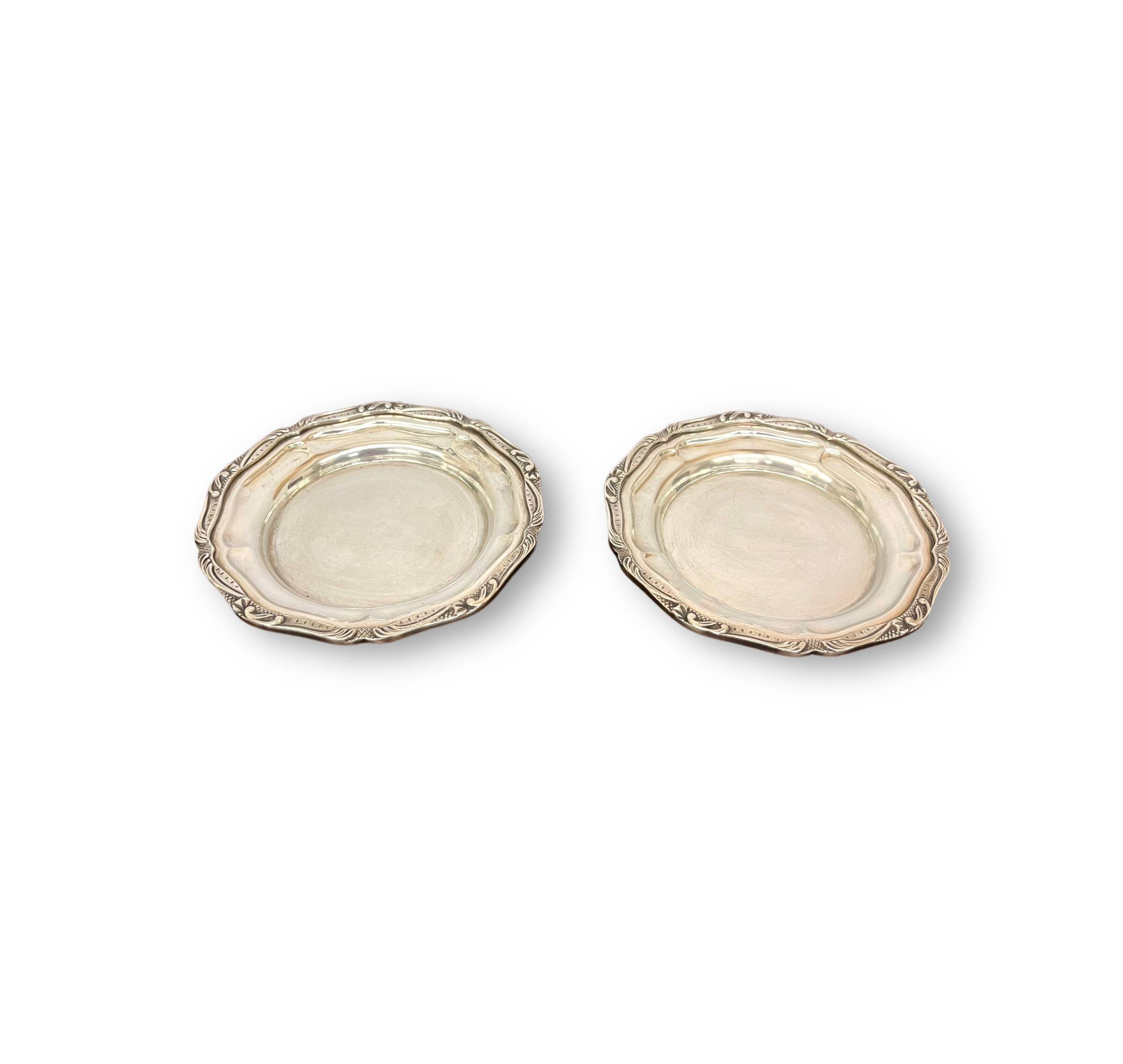 2 silver metal cups foliage pattern