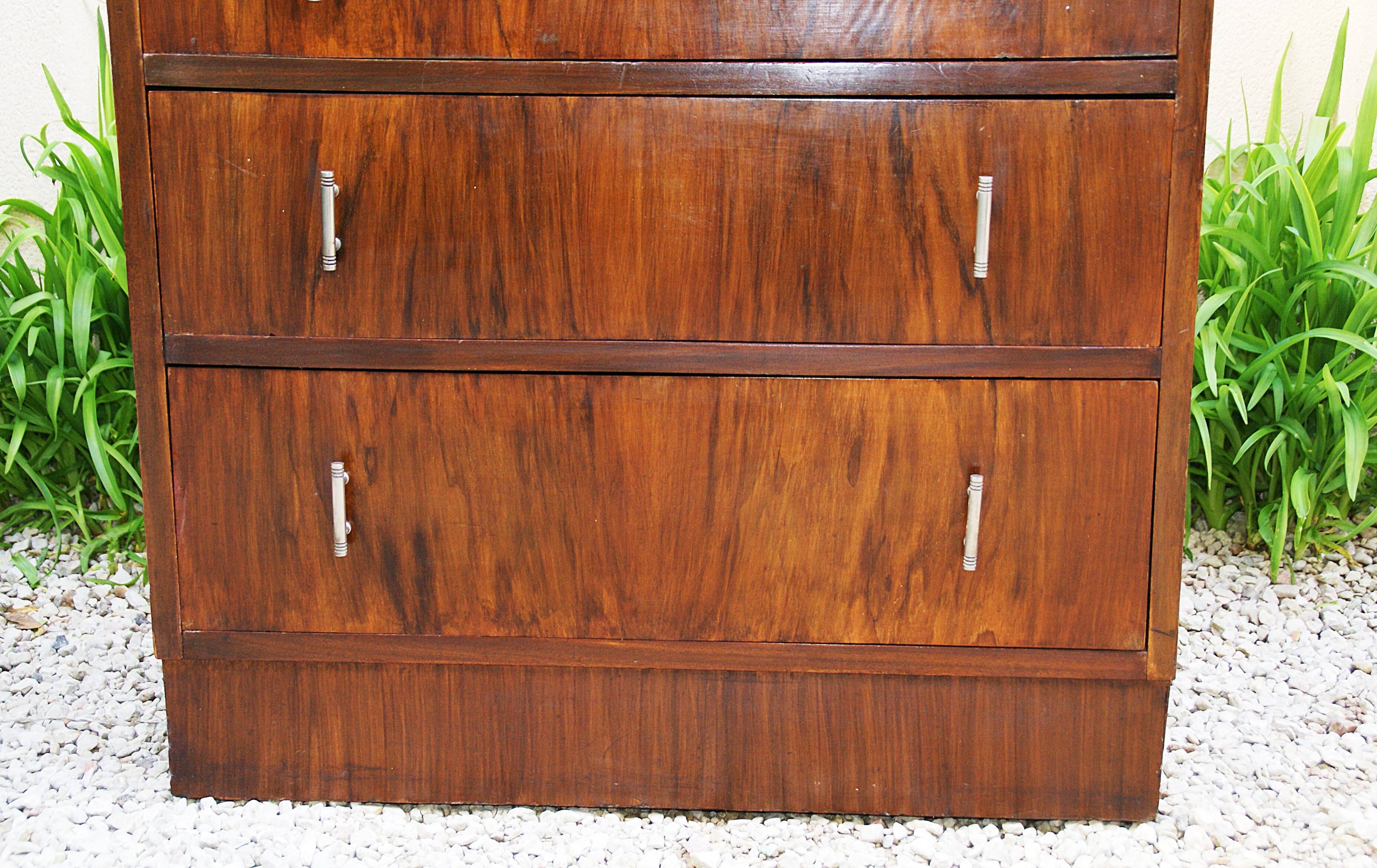 Pretty little Art Deco chest of drawers from the 1930s in walnut.