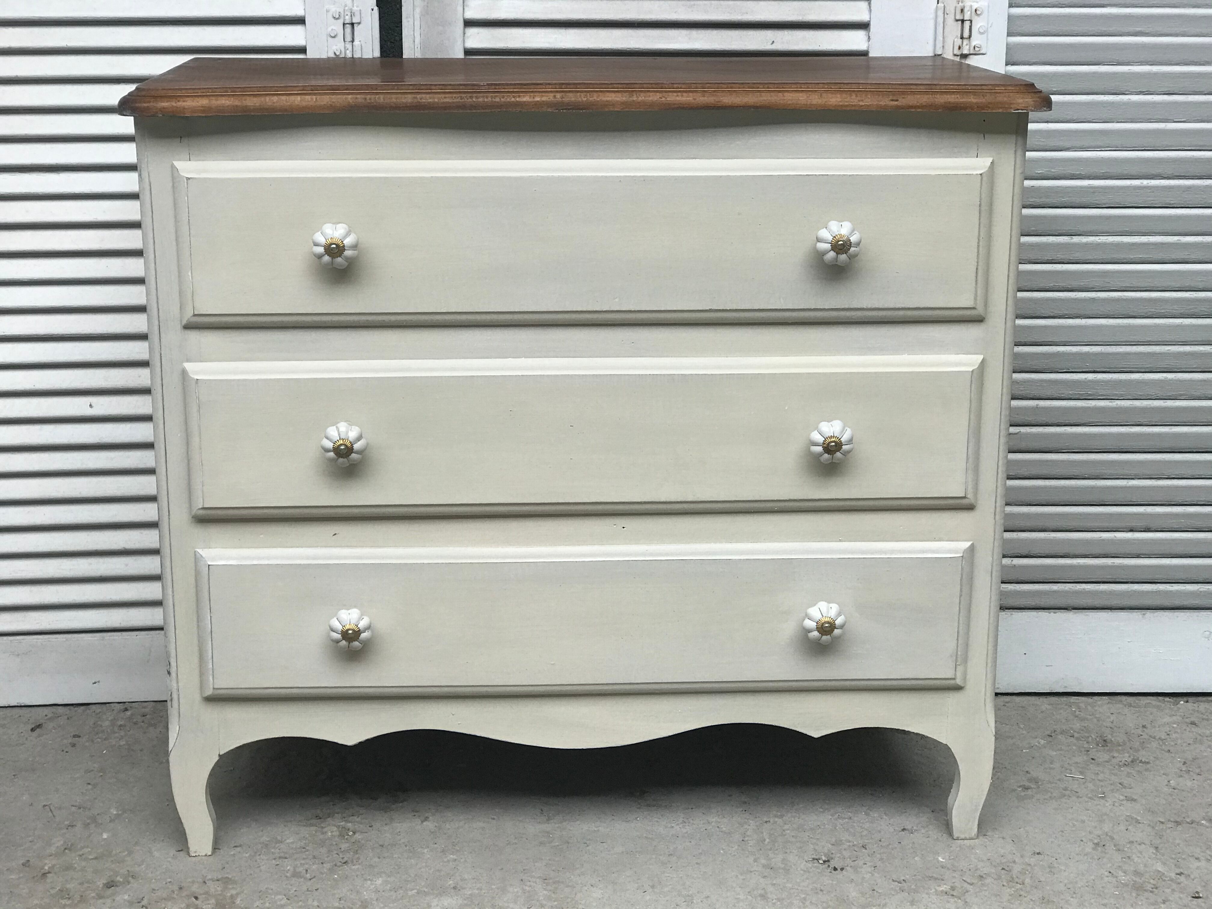 Old White chest of drawers