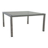 Table basse carré en métal chromé et verre fumé