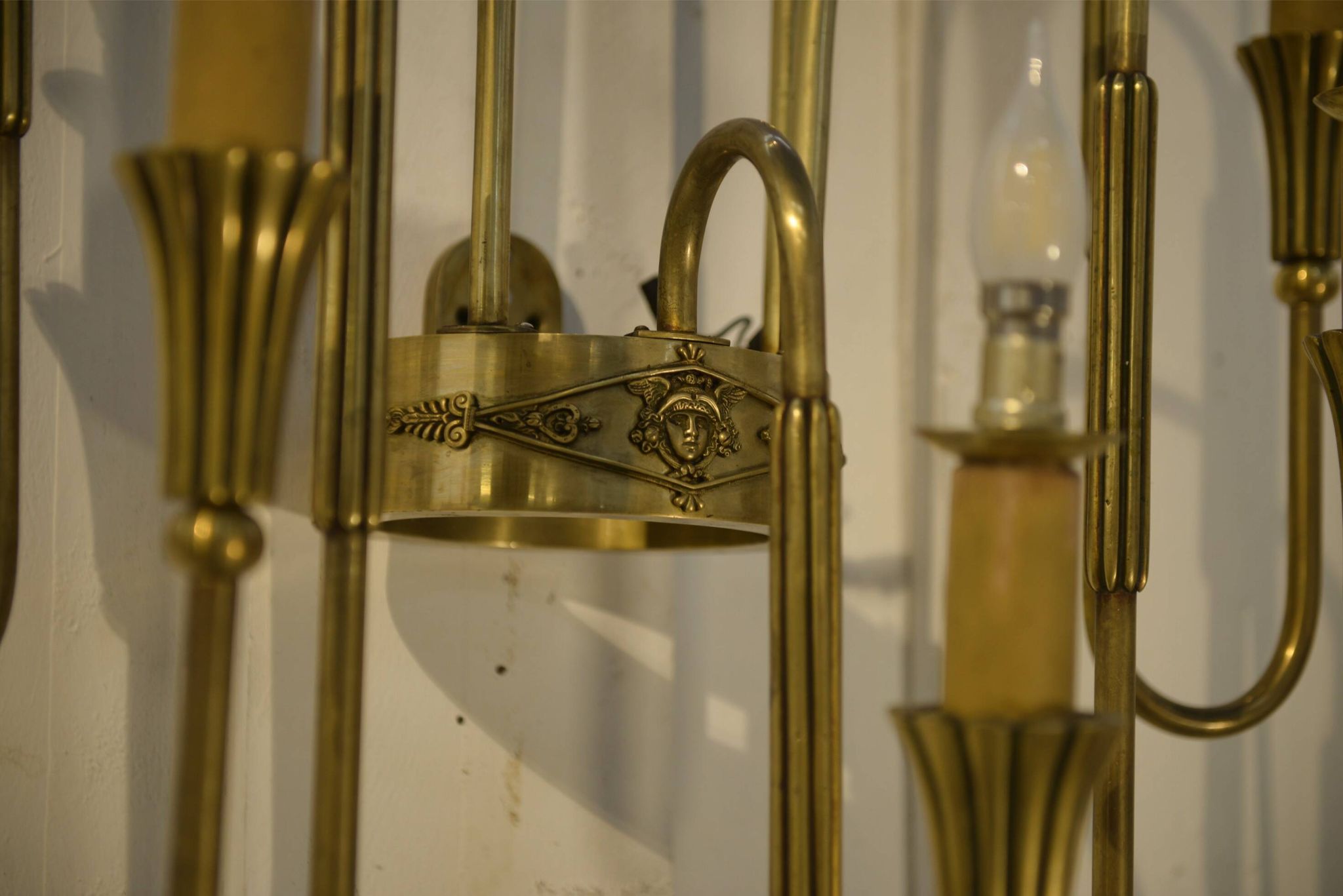 Monumental bronze wall light with 5 arms, neoclassical Art Deco from the 1940s.
