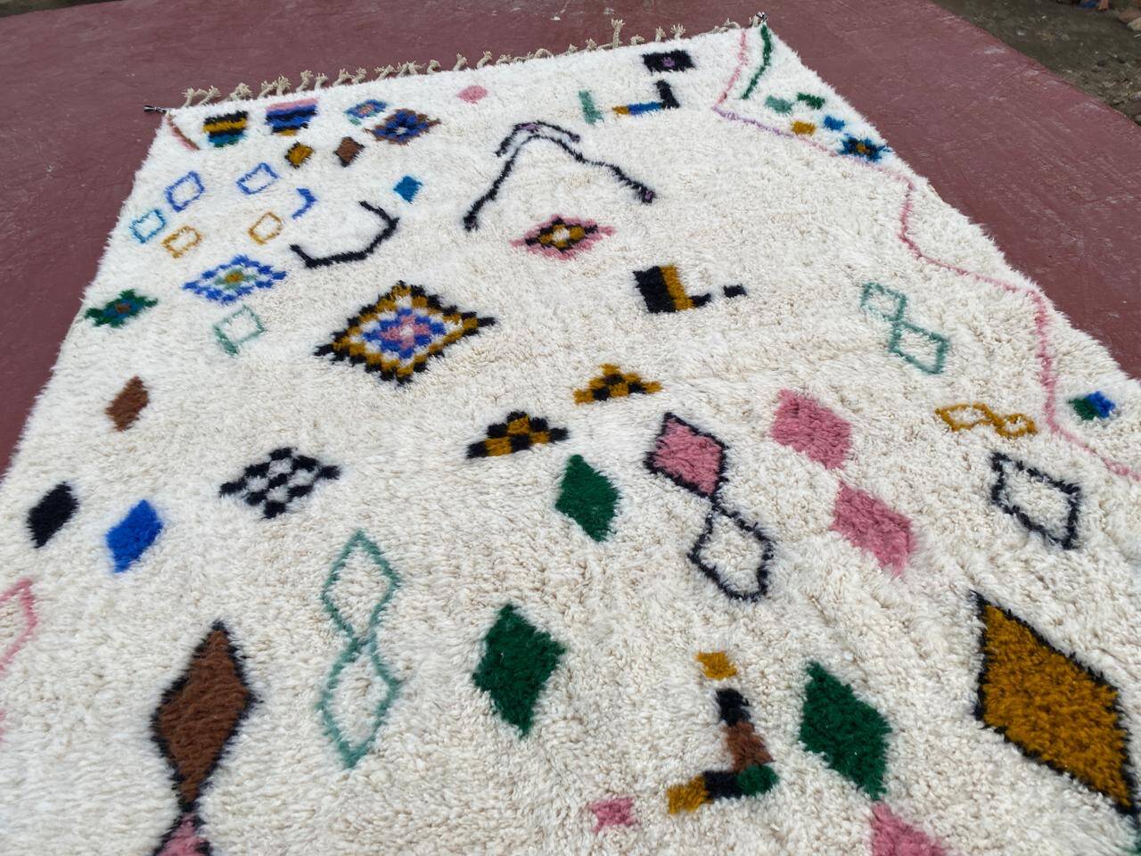 Tapis berbère Beni Ouarain 300x200 cm – Laine écrue motifs symboliques