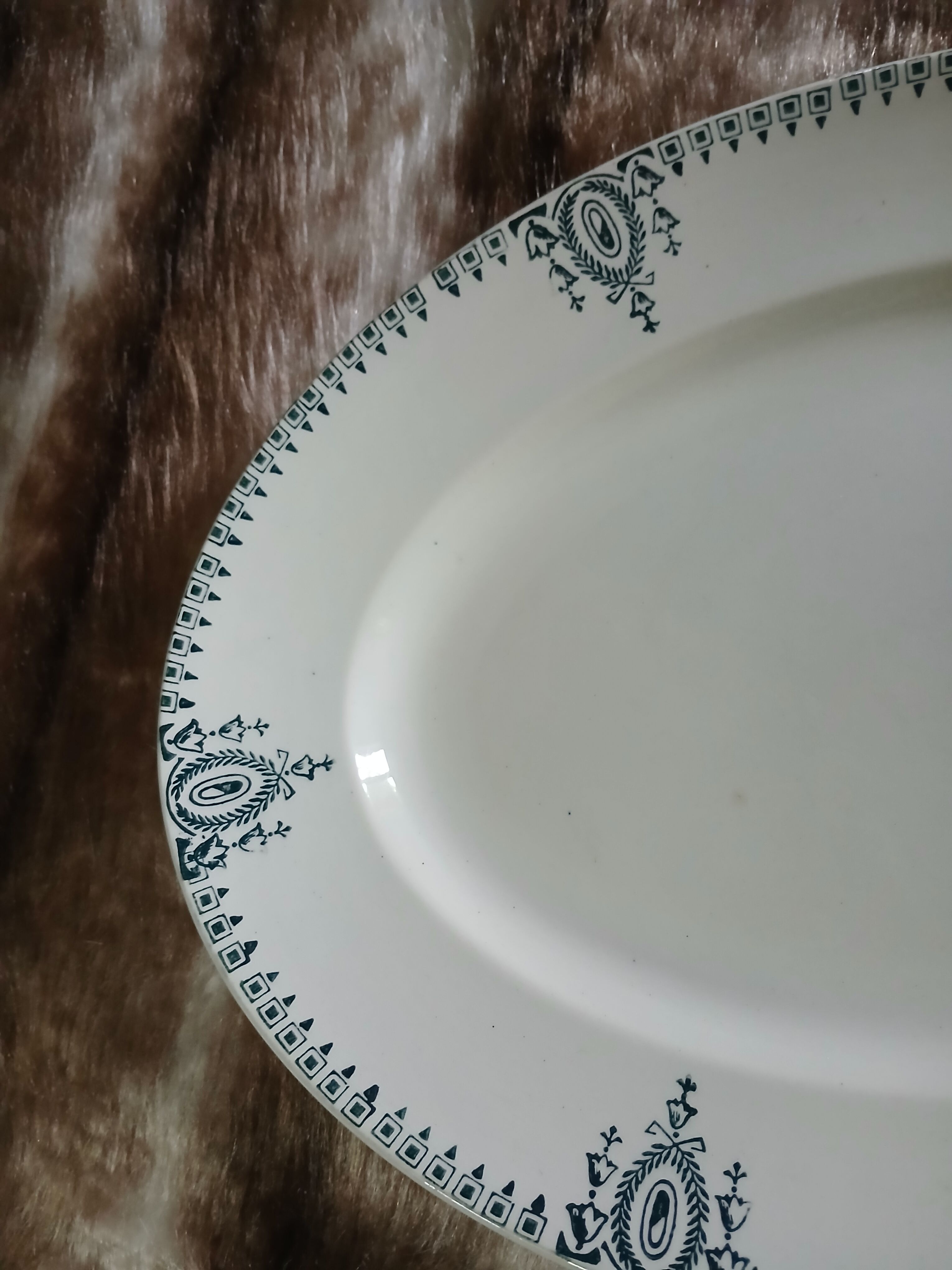 Oval plate in ironstone