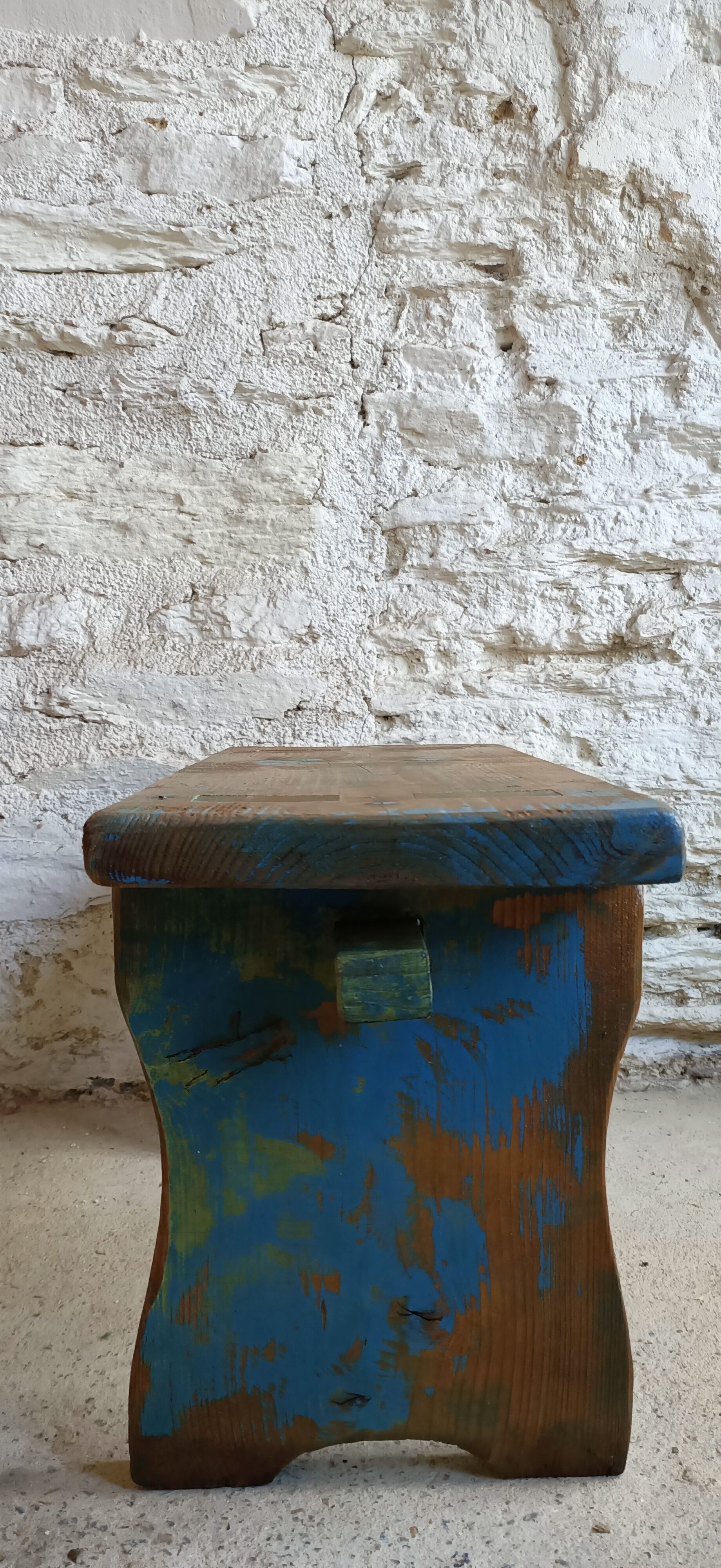 Banc repose-pieds patiné