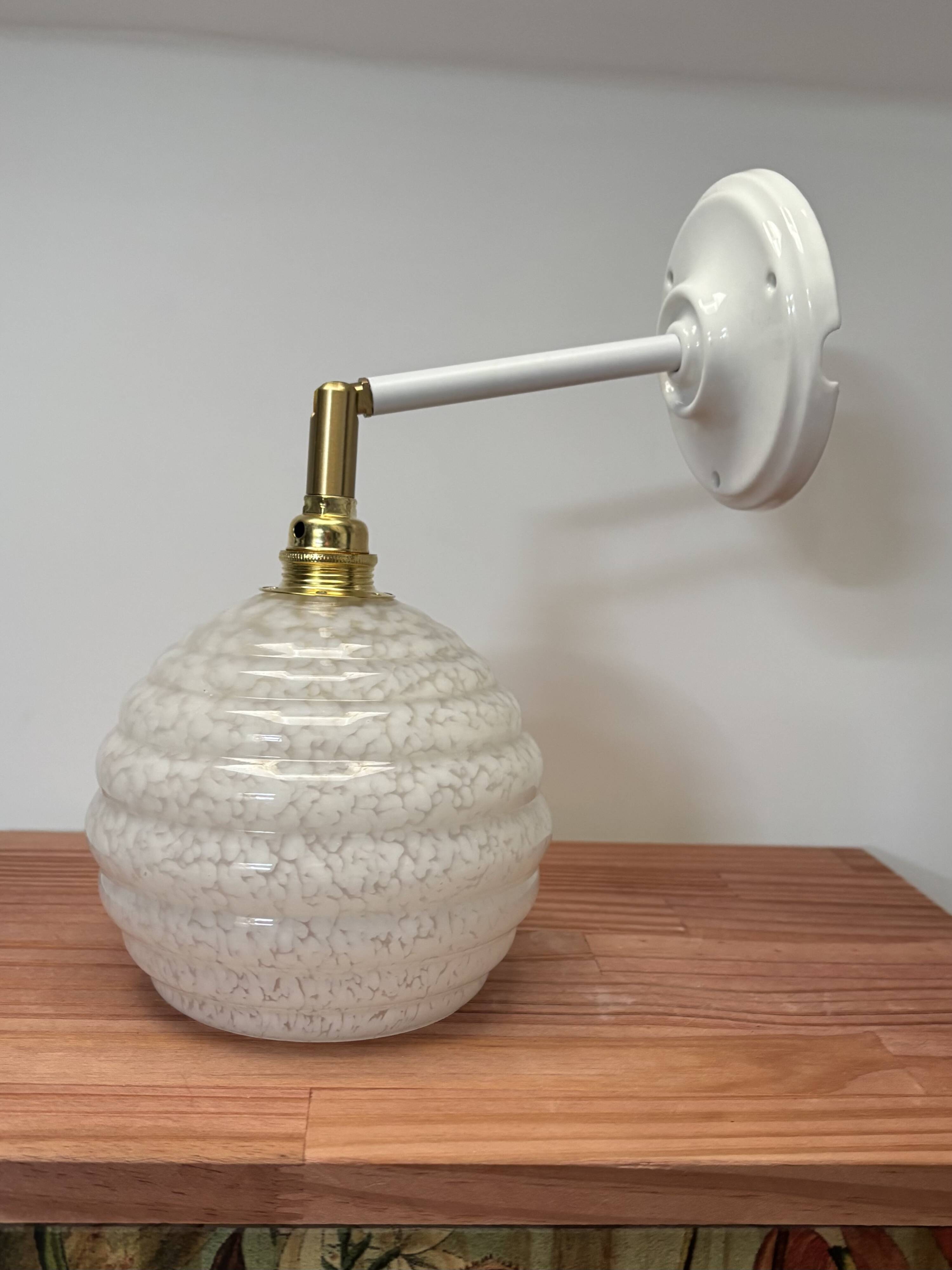 Applique murale globe blanc