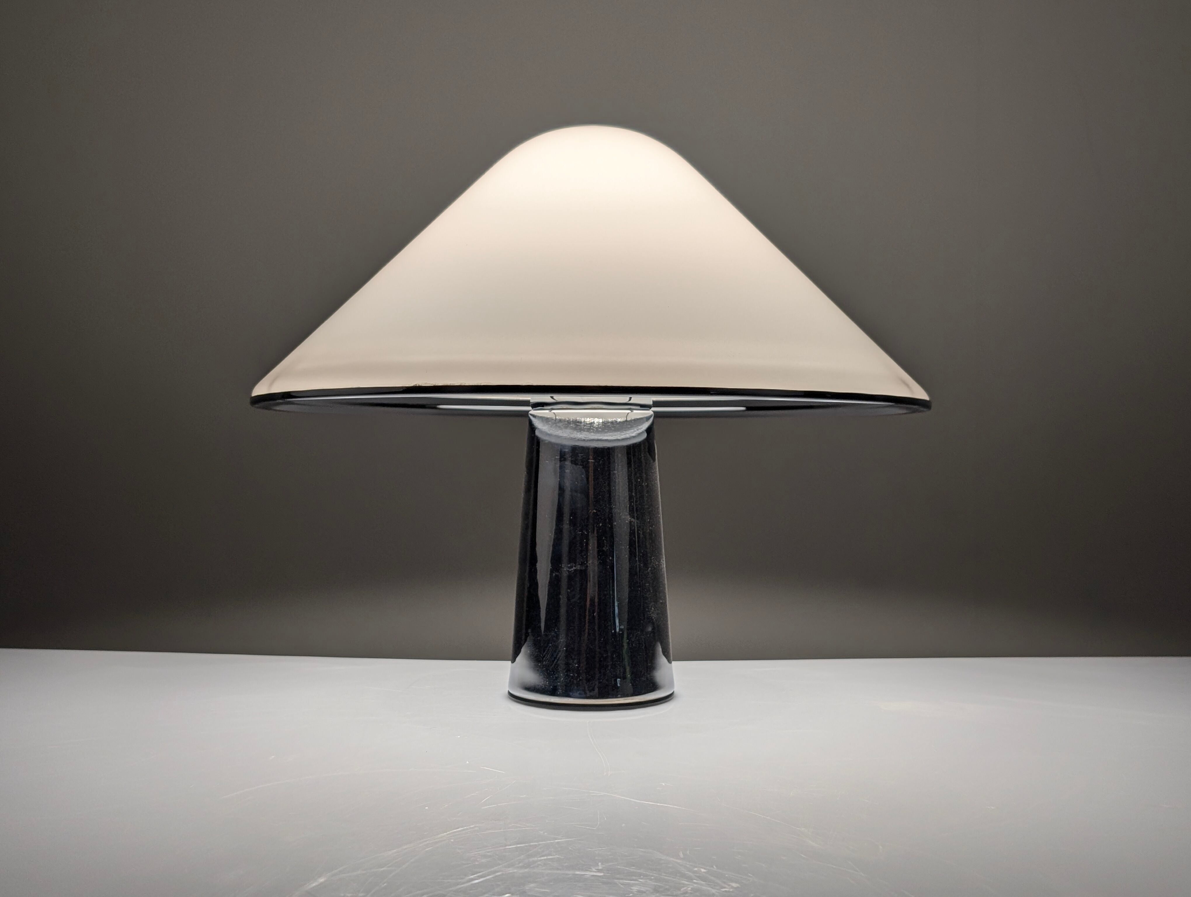 Lampe de table Elpis par Harvey Guzzini pour IGuzzini, années 1970.