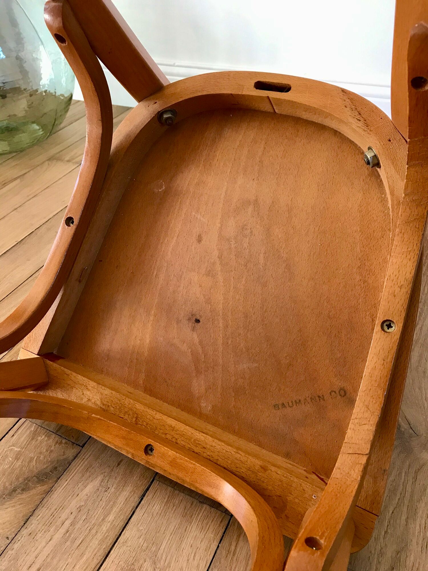 Chaise bistrot Baumann en bois de hêtre clair N°12 années 50