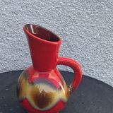Cruche, pichet carafe en céramique émaillée rouge et beige design et vintage