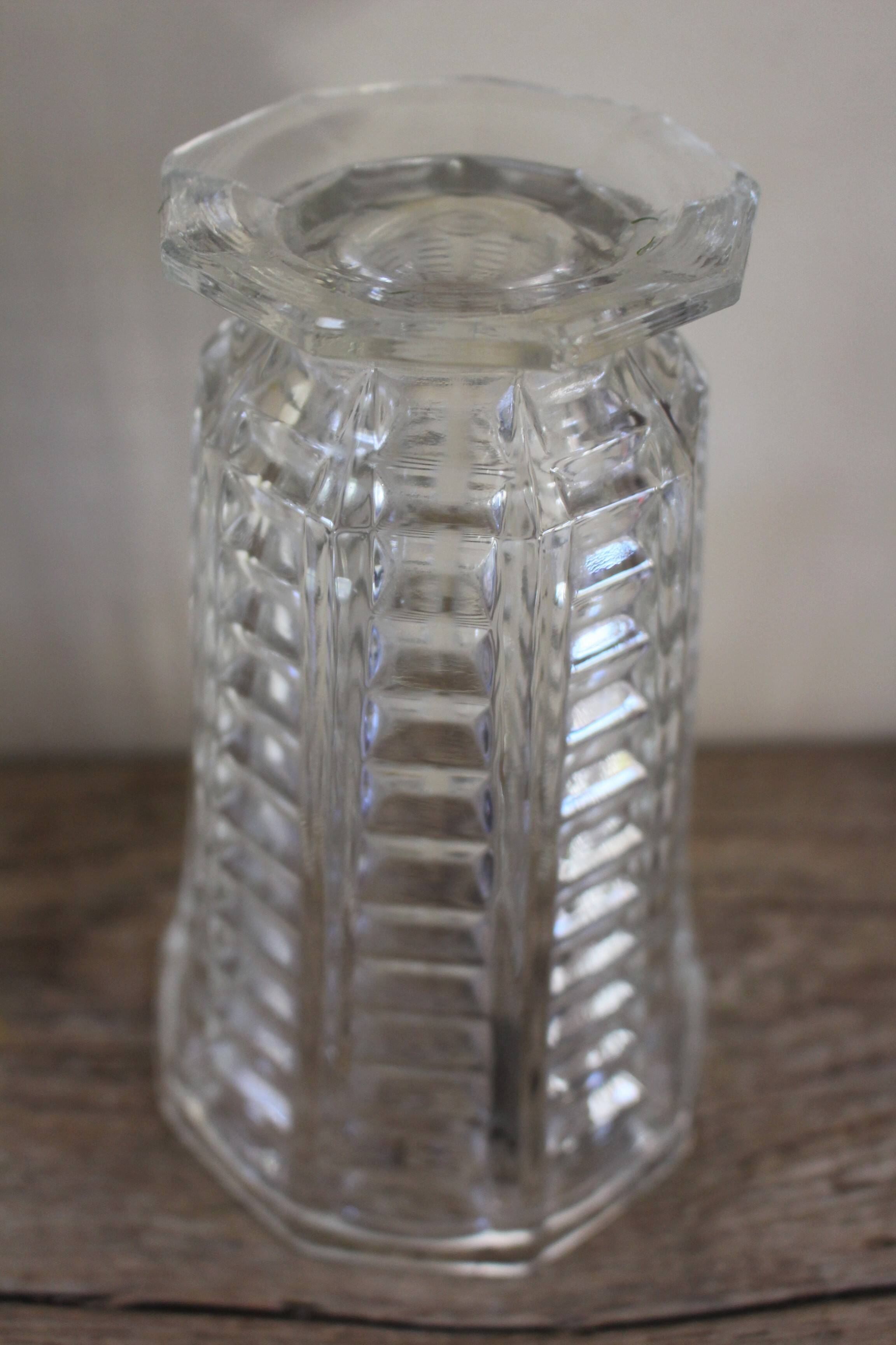 Vase sur pied en verre ciselé 10 facettes