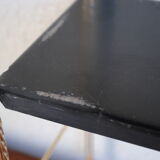 Shelf wall metal string