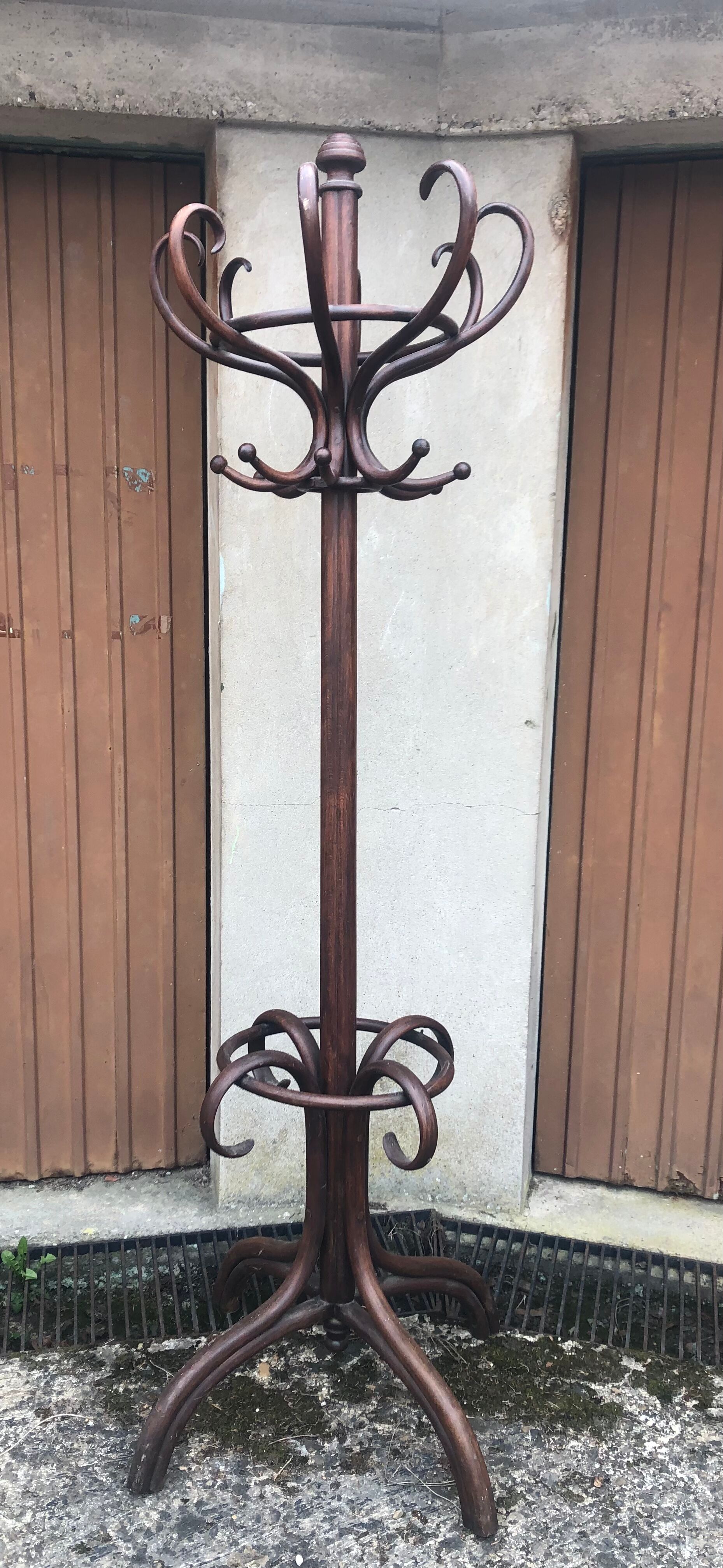 Coat rack parrot Thonet early twentieth art deco