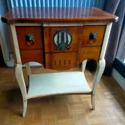 Classic chest of drawers